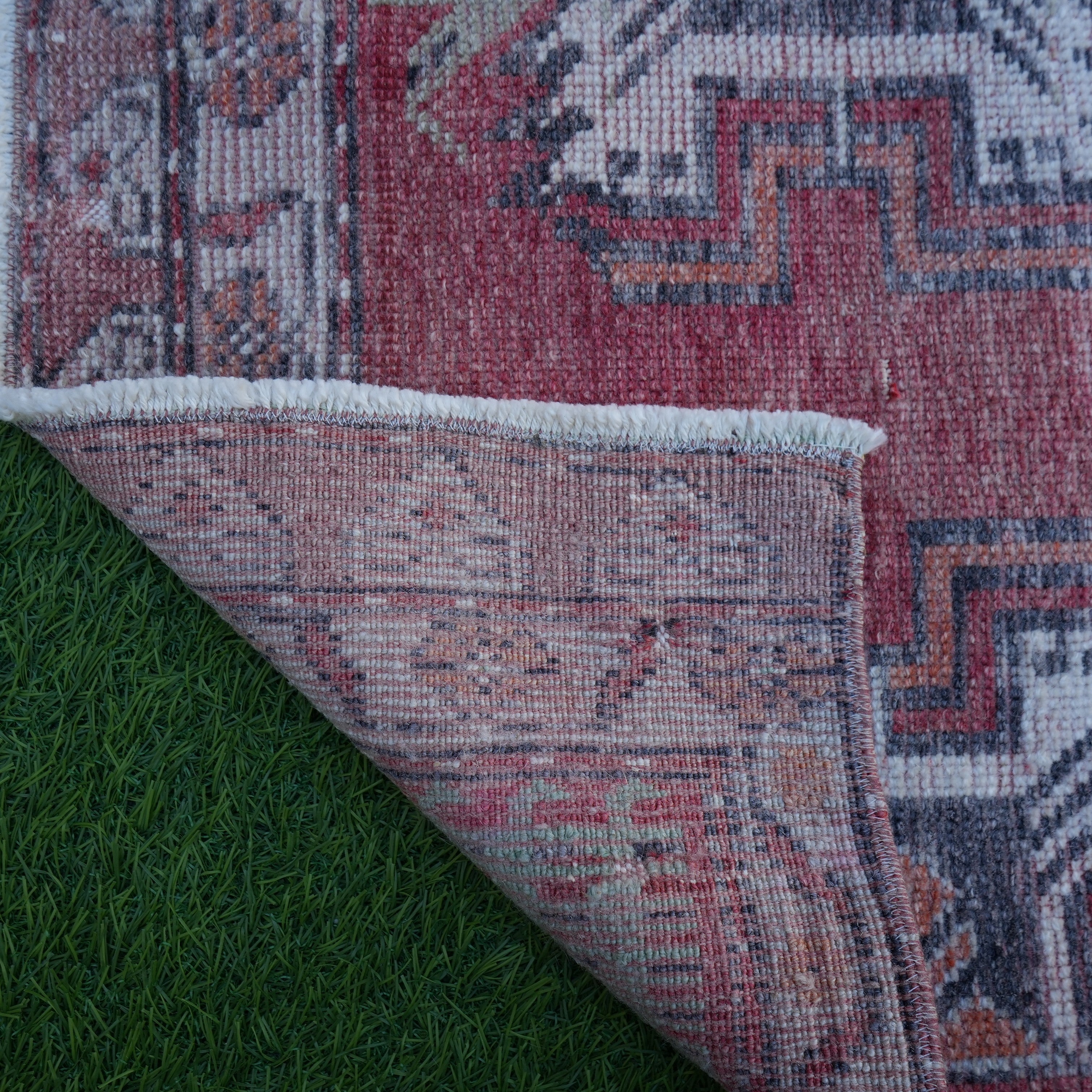 Arlie - Small Vintage Rug