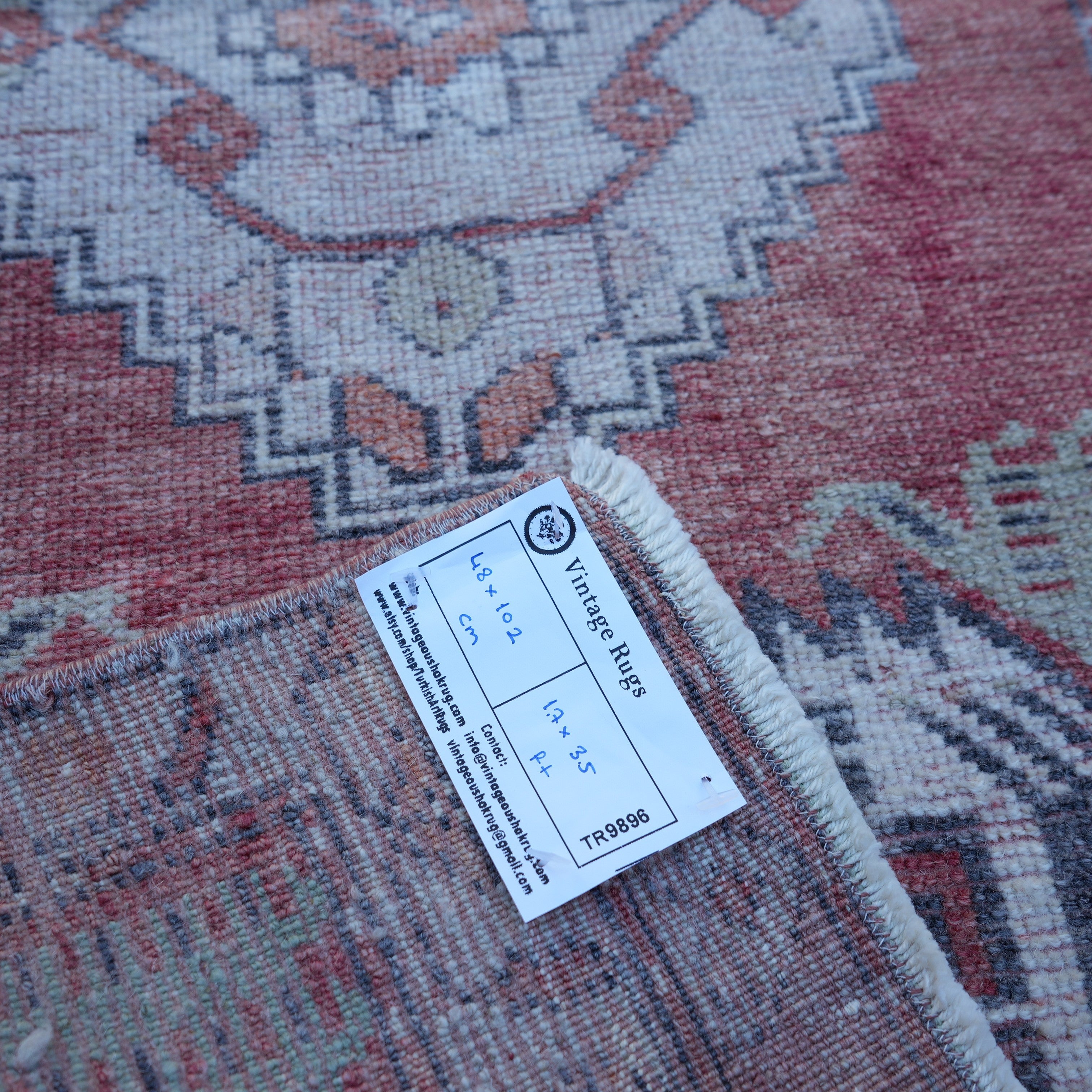 Arlie - Small Vintage Rug
