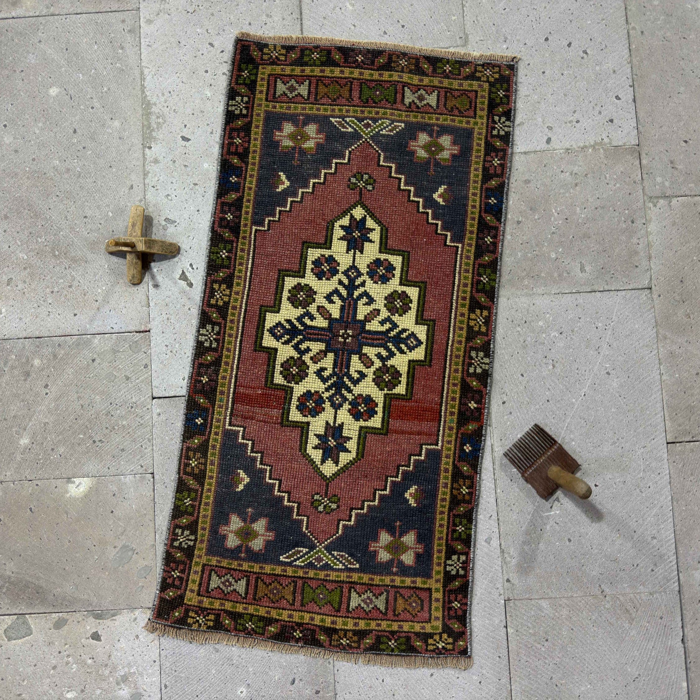 Arlyn 1’10” x 3’7”