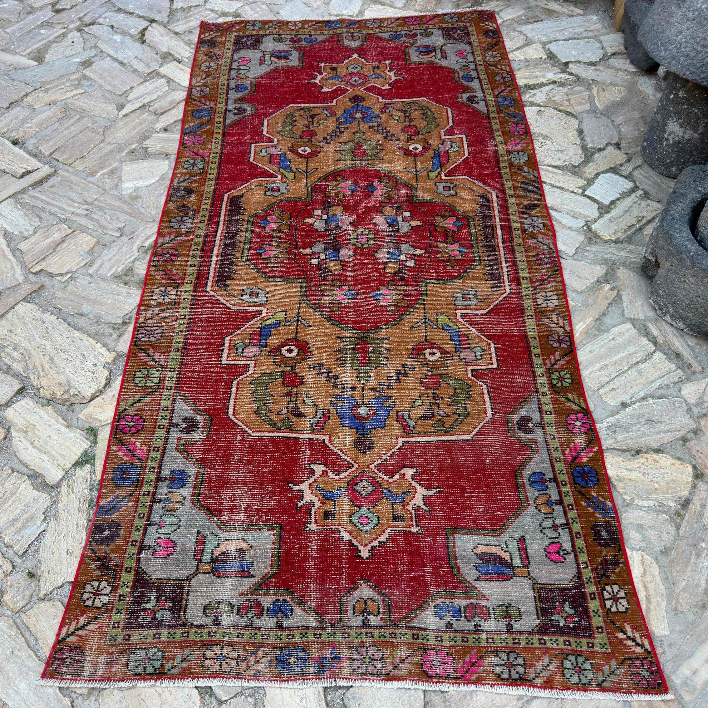 Armando 4'2'' x 8'4''