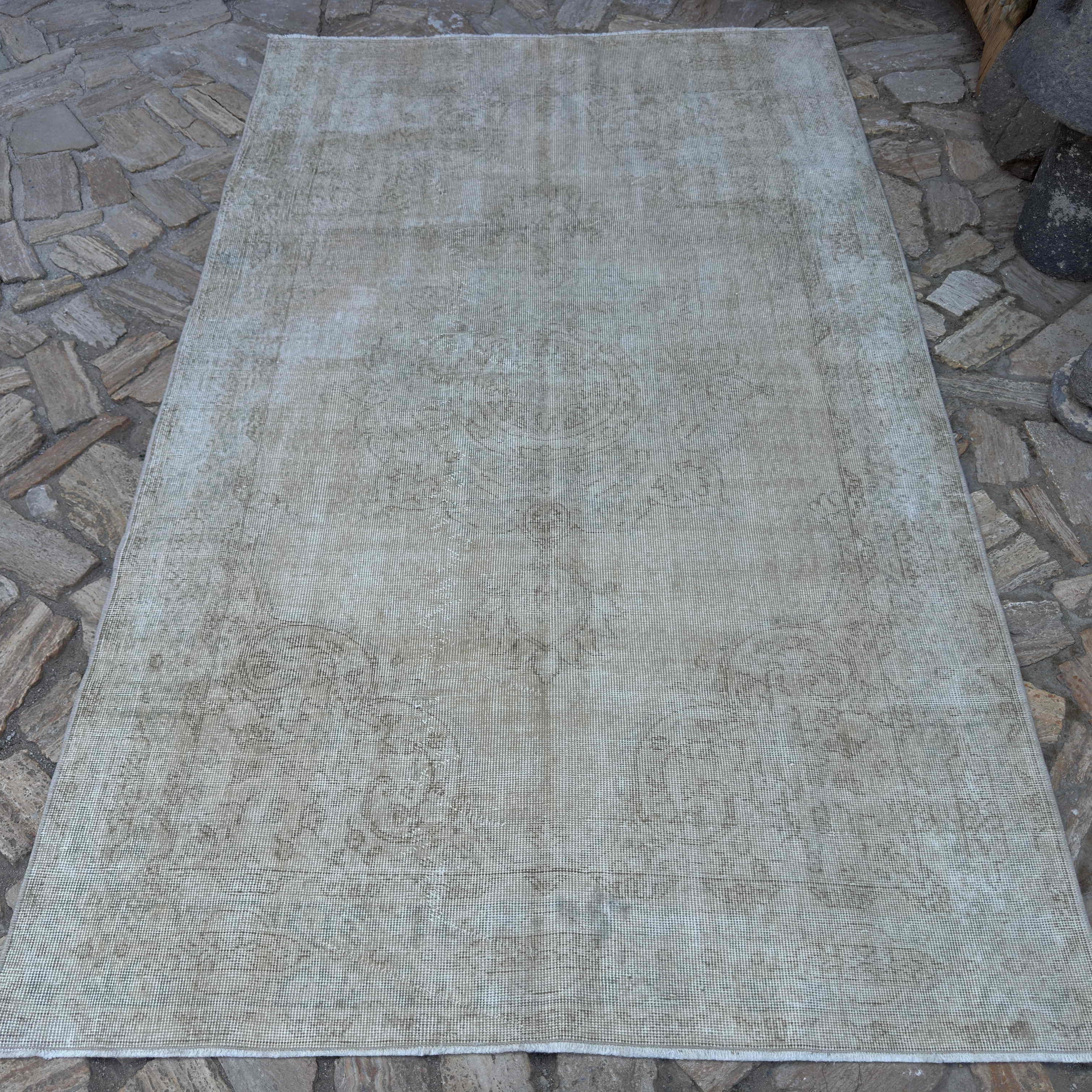 Arnav 5'4'' x 8'8''