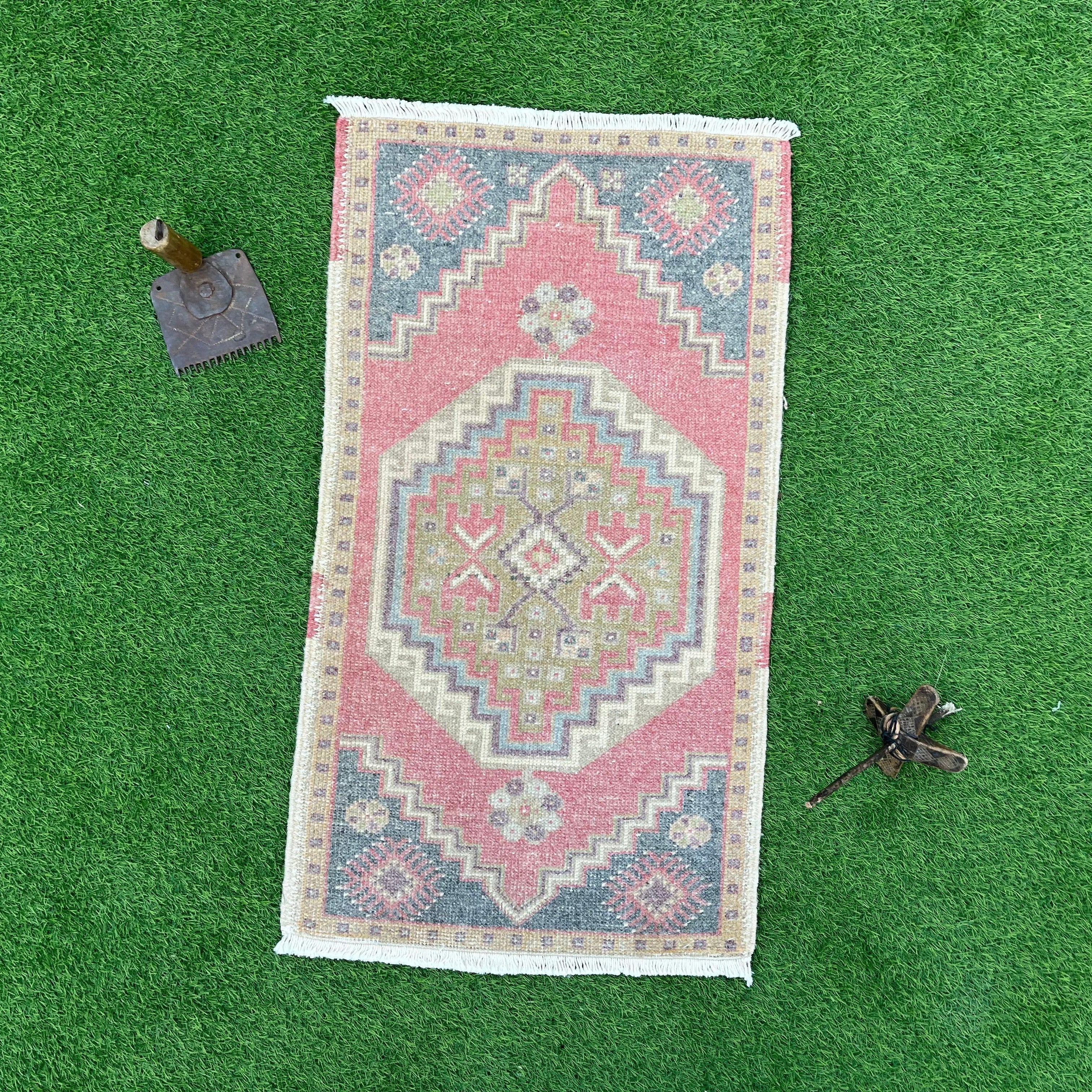 Ashby 1'10'' x 3'5''