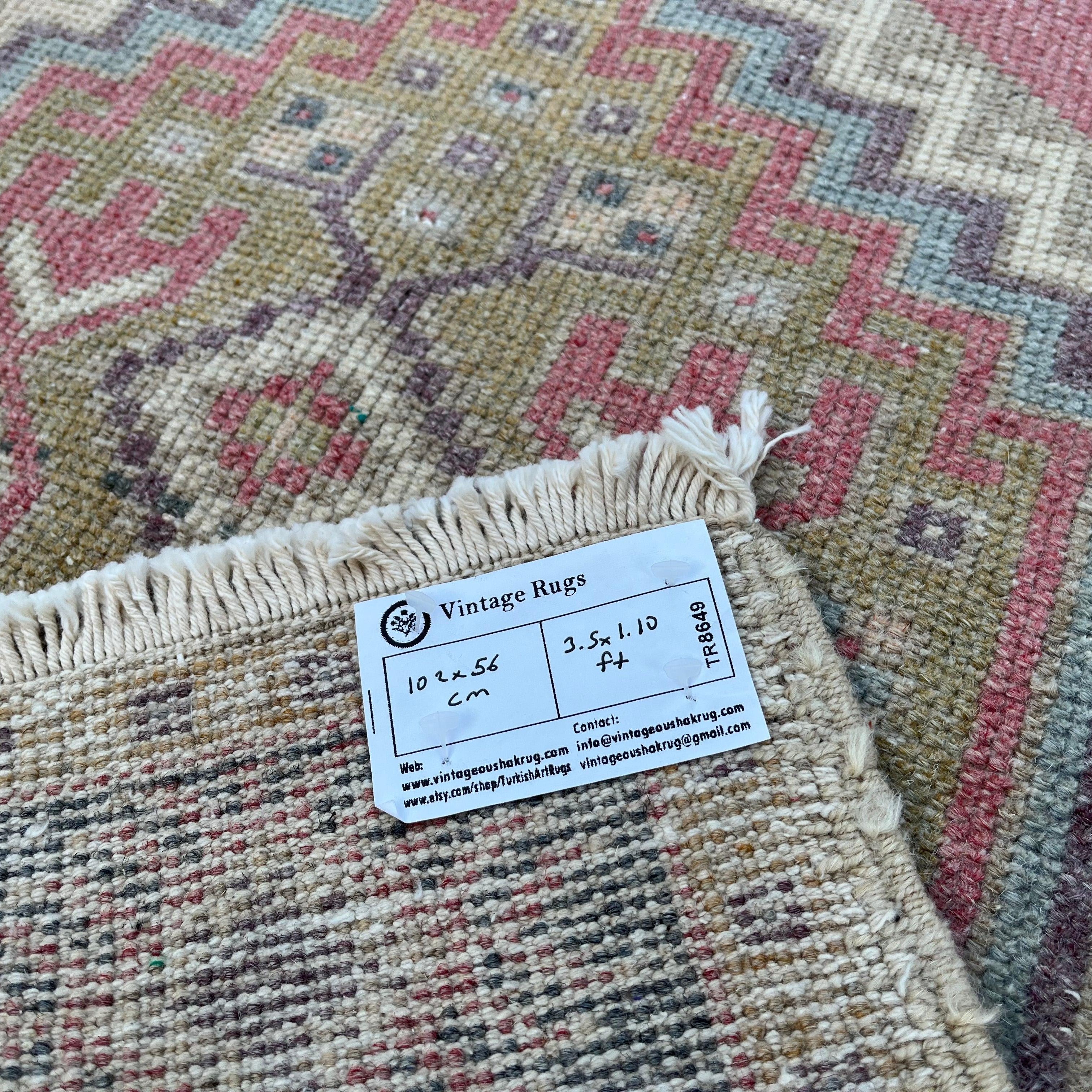 Ashby 1'10'' x 3'5''