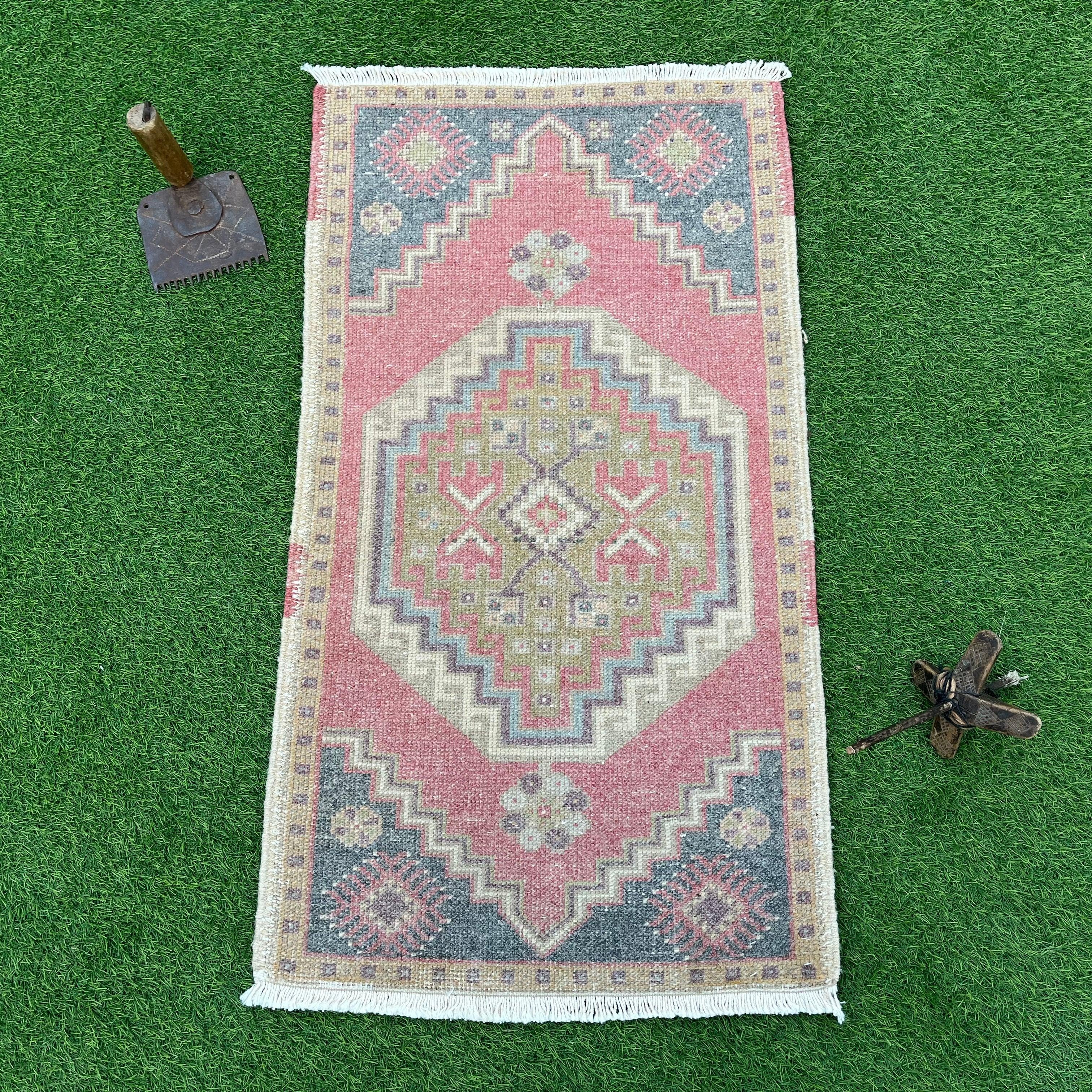 Ashby 1'10'' x 3'5''