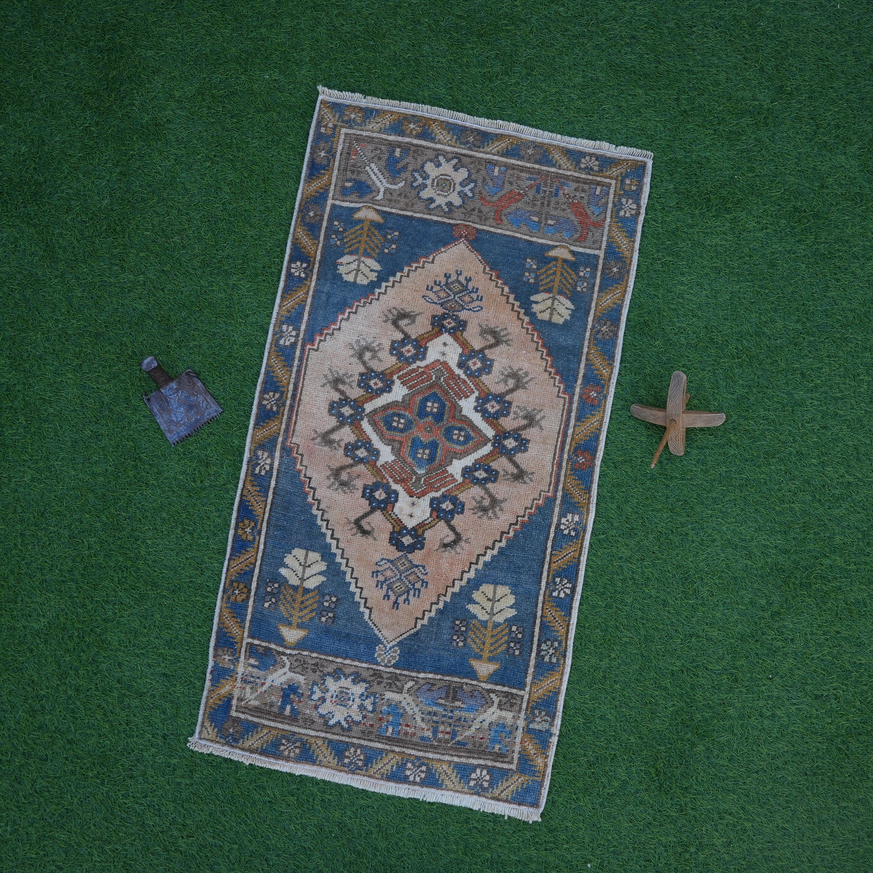 Benni - Small Vintage Rug