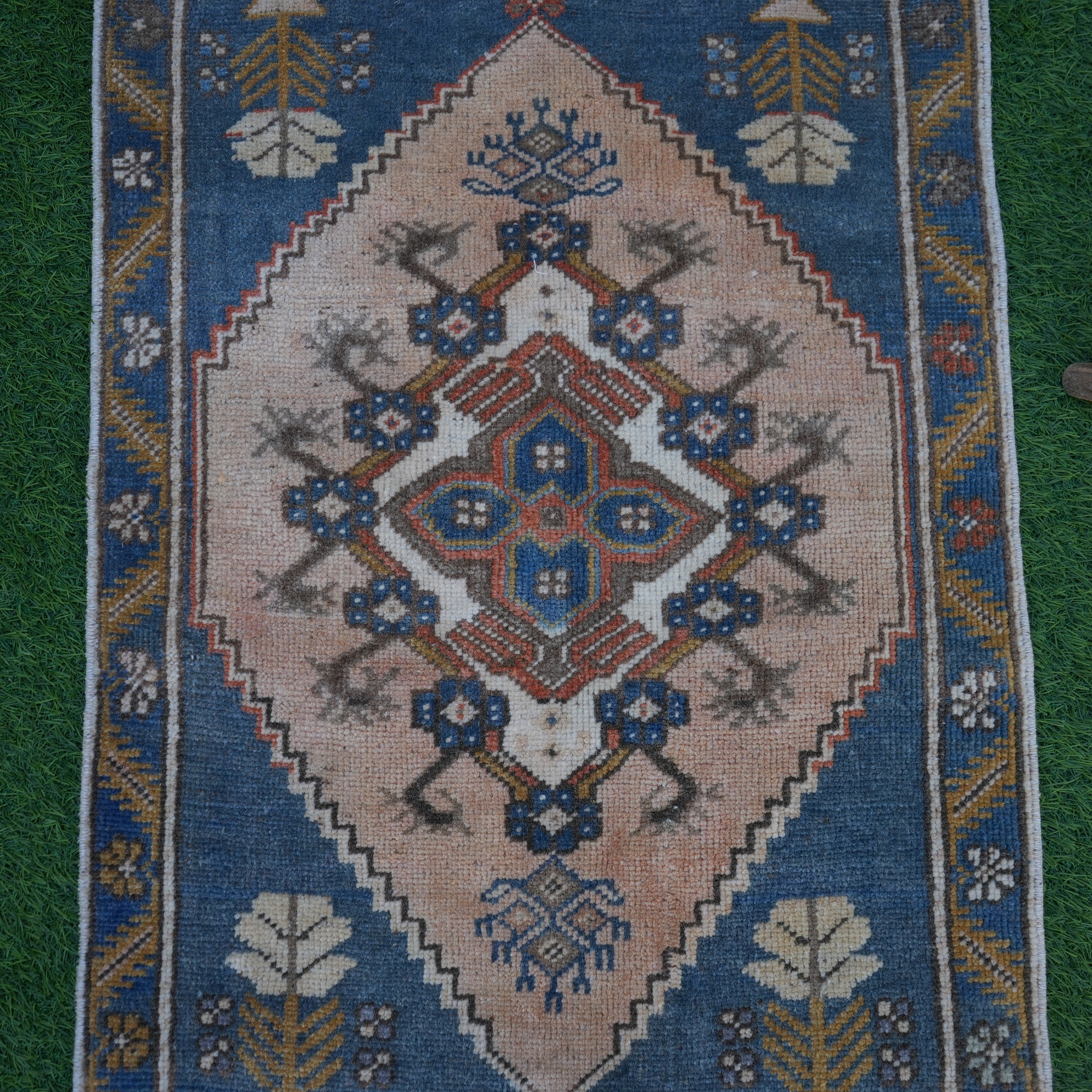 Benni - Small Vintage Rug