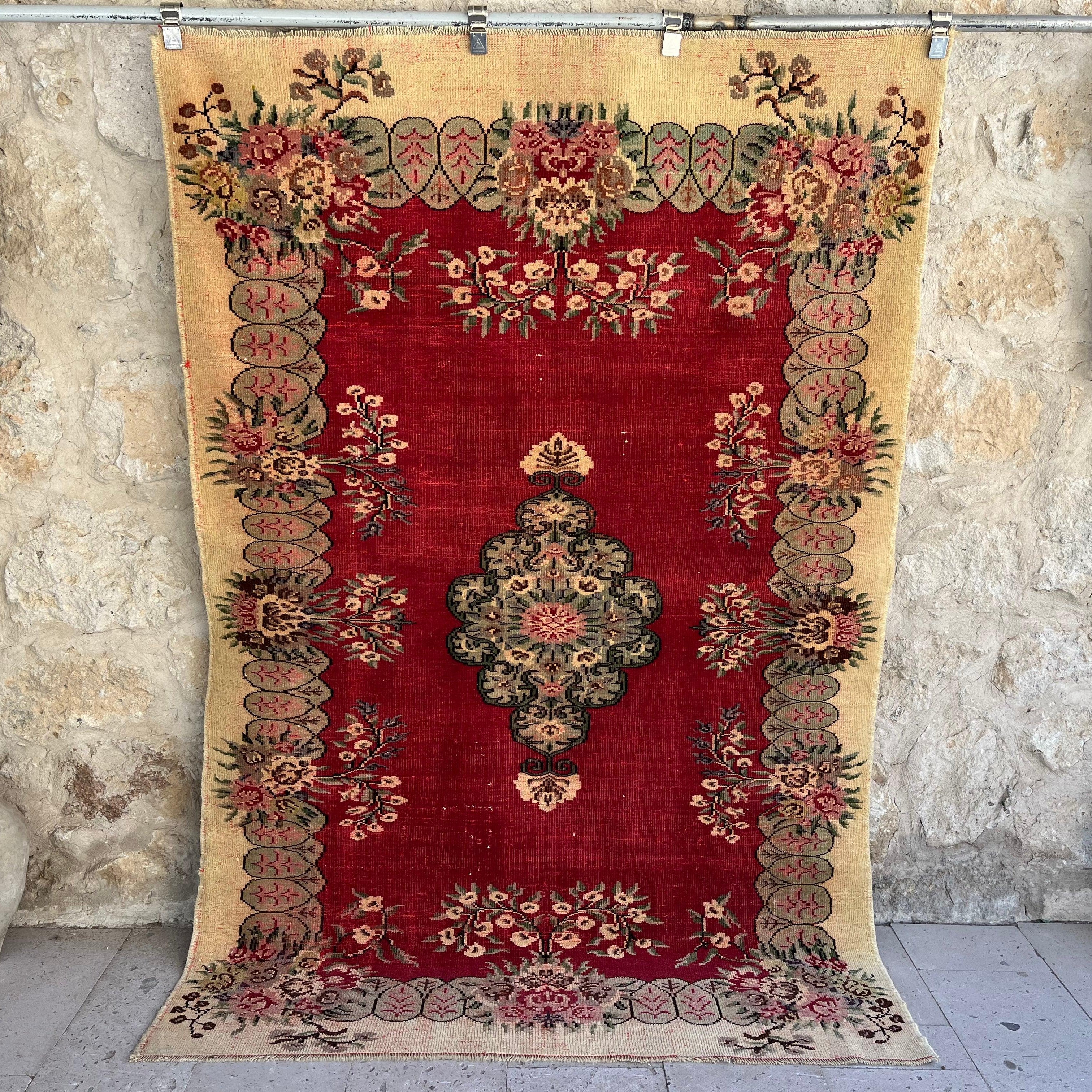 Bly 5' x 7'6''