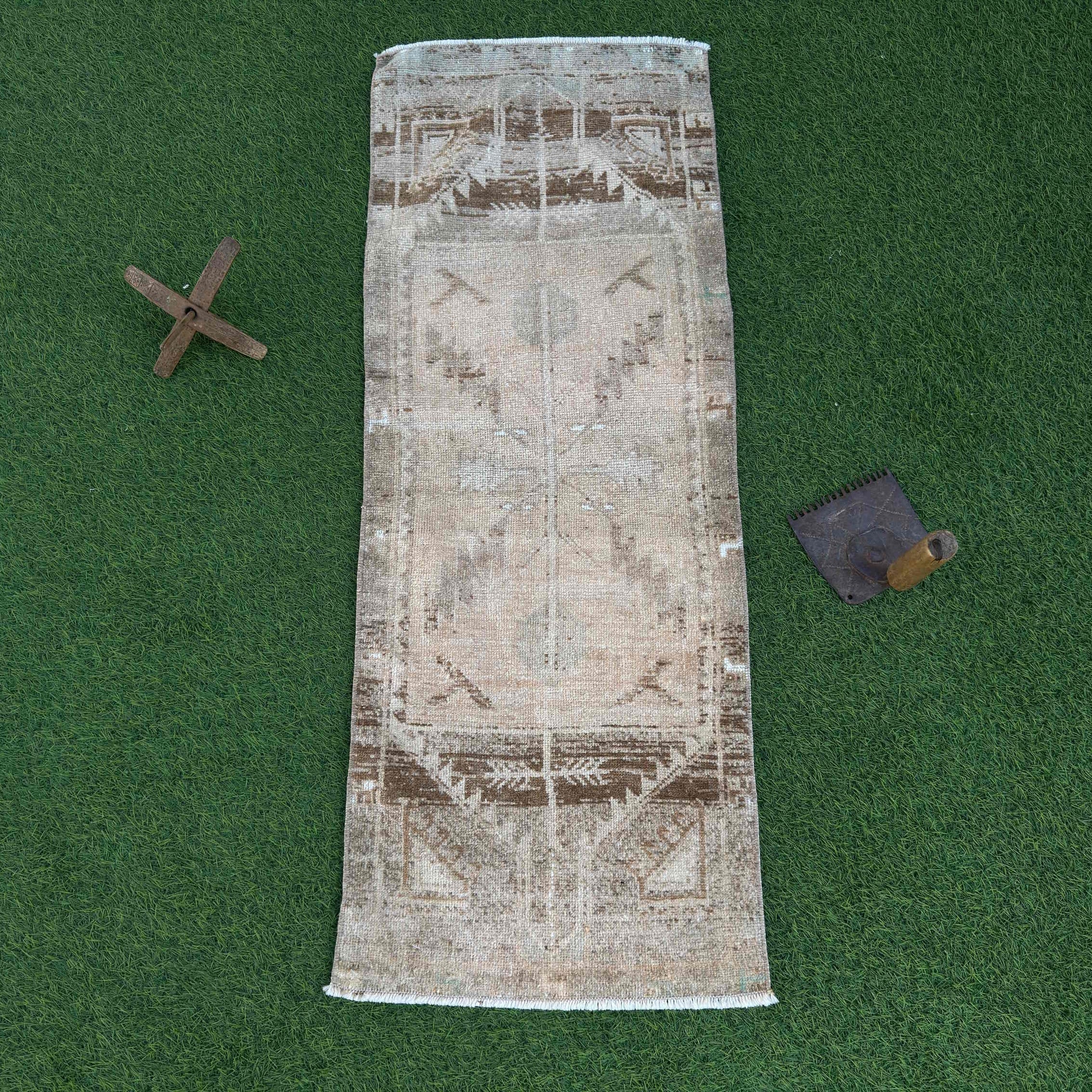 Boden 1'5" x 3'9"