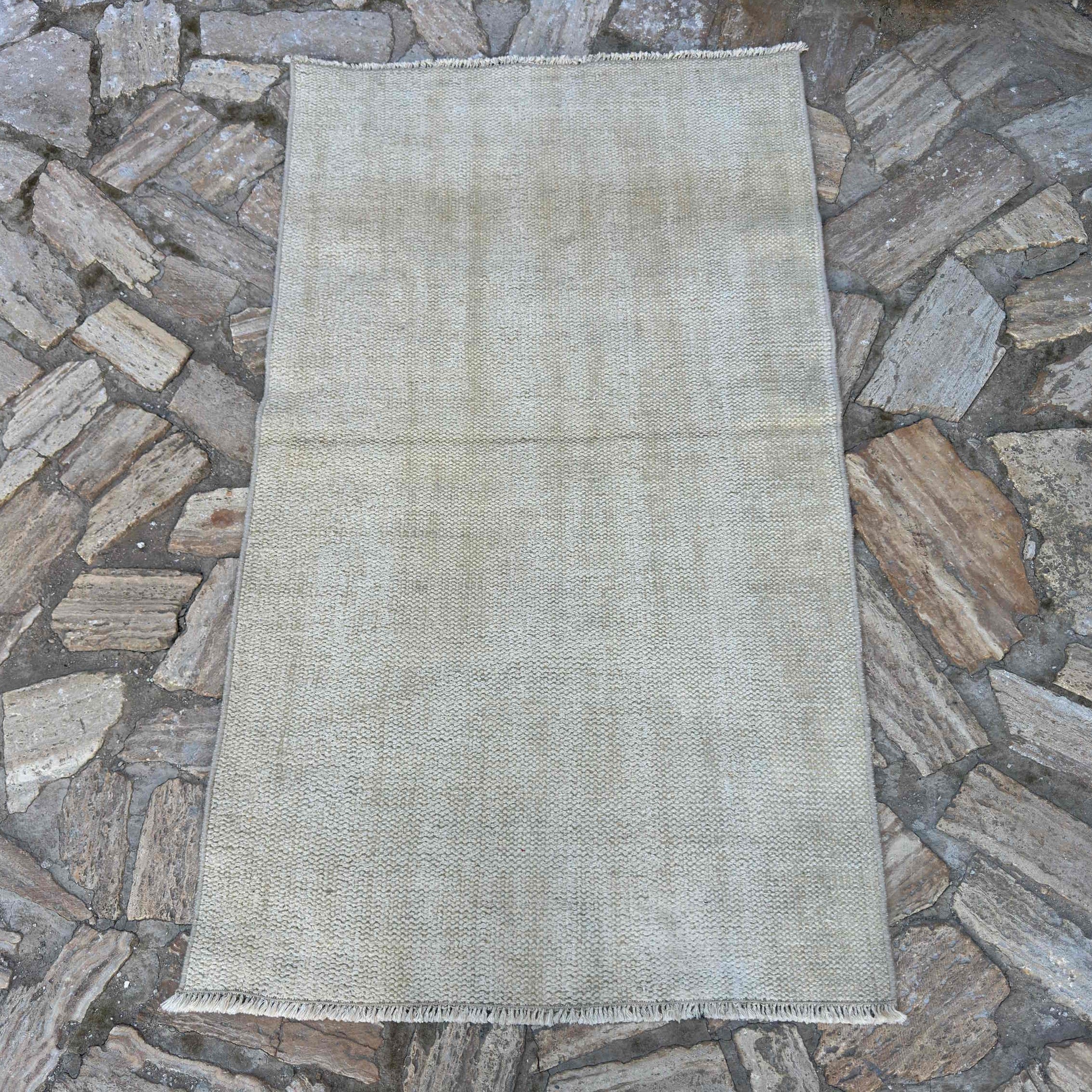 Bruce 2'10'' x 4'9''