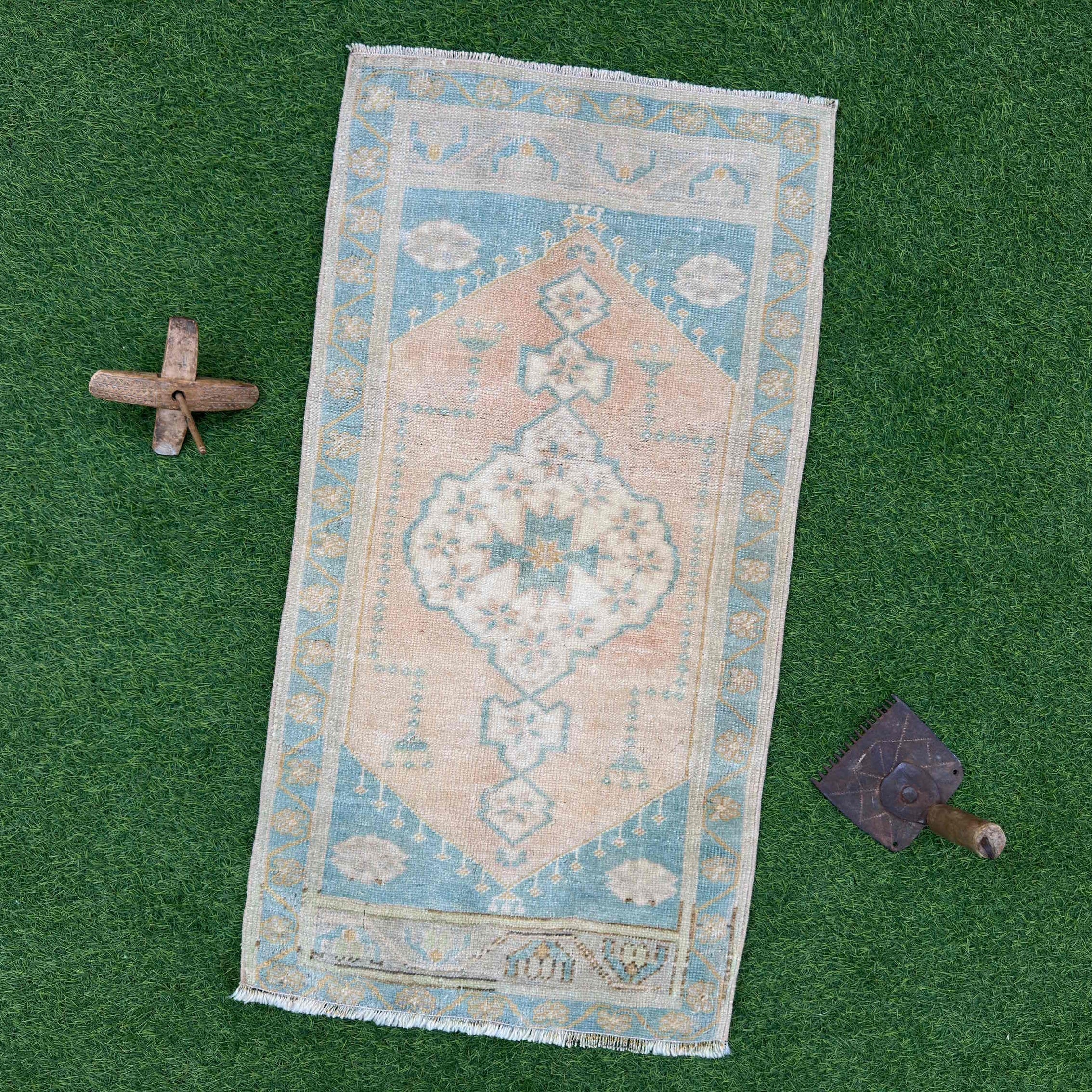 Caspar 1'9'' x 3'5''