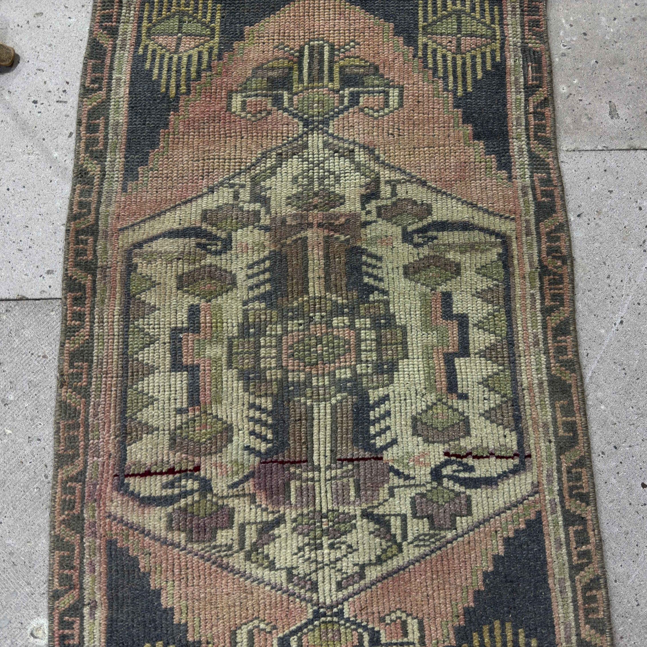 Christi 1'8" x 3'4"
