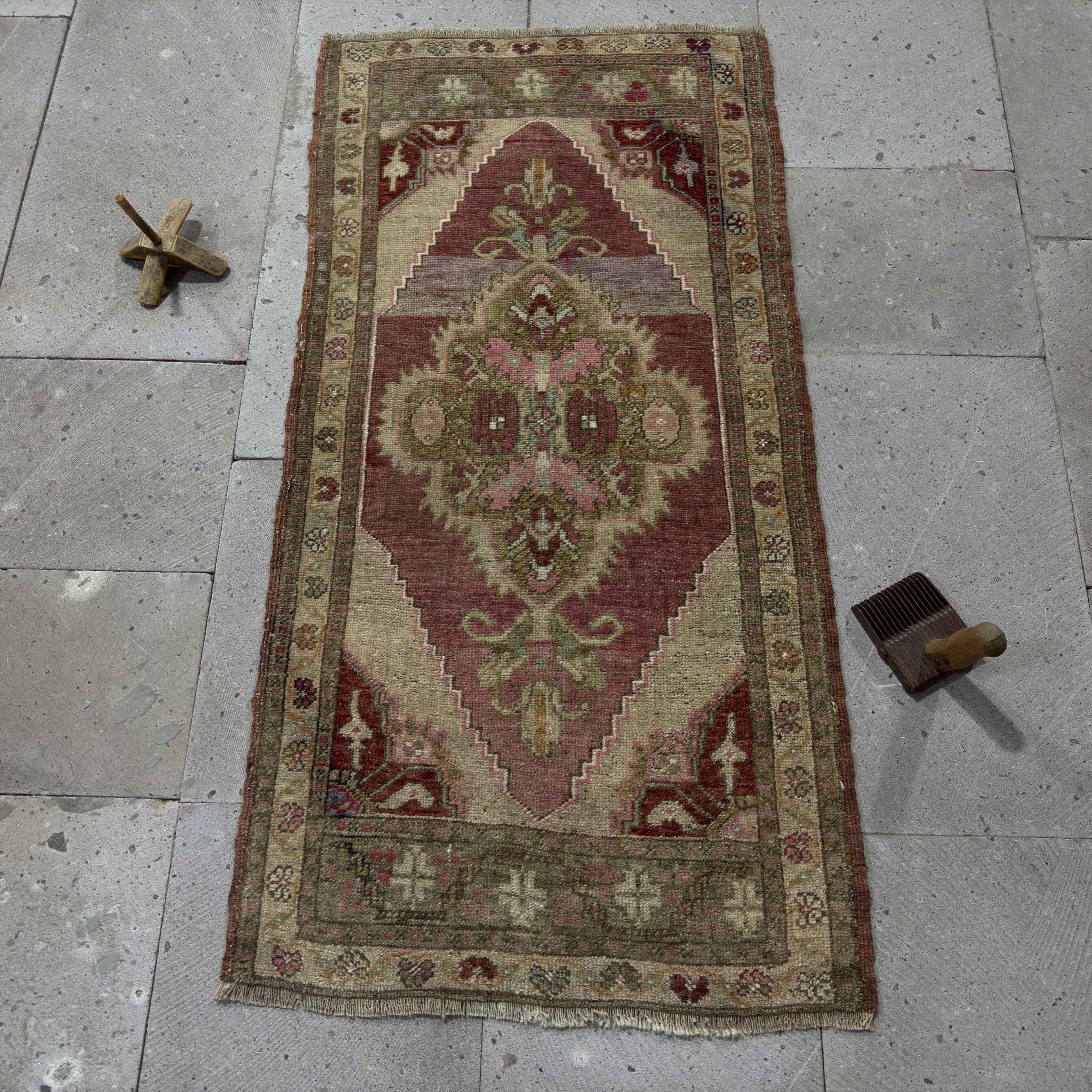 Cloe 1’10” x 3’9”