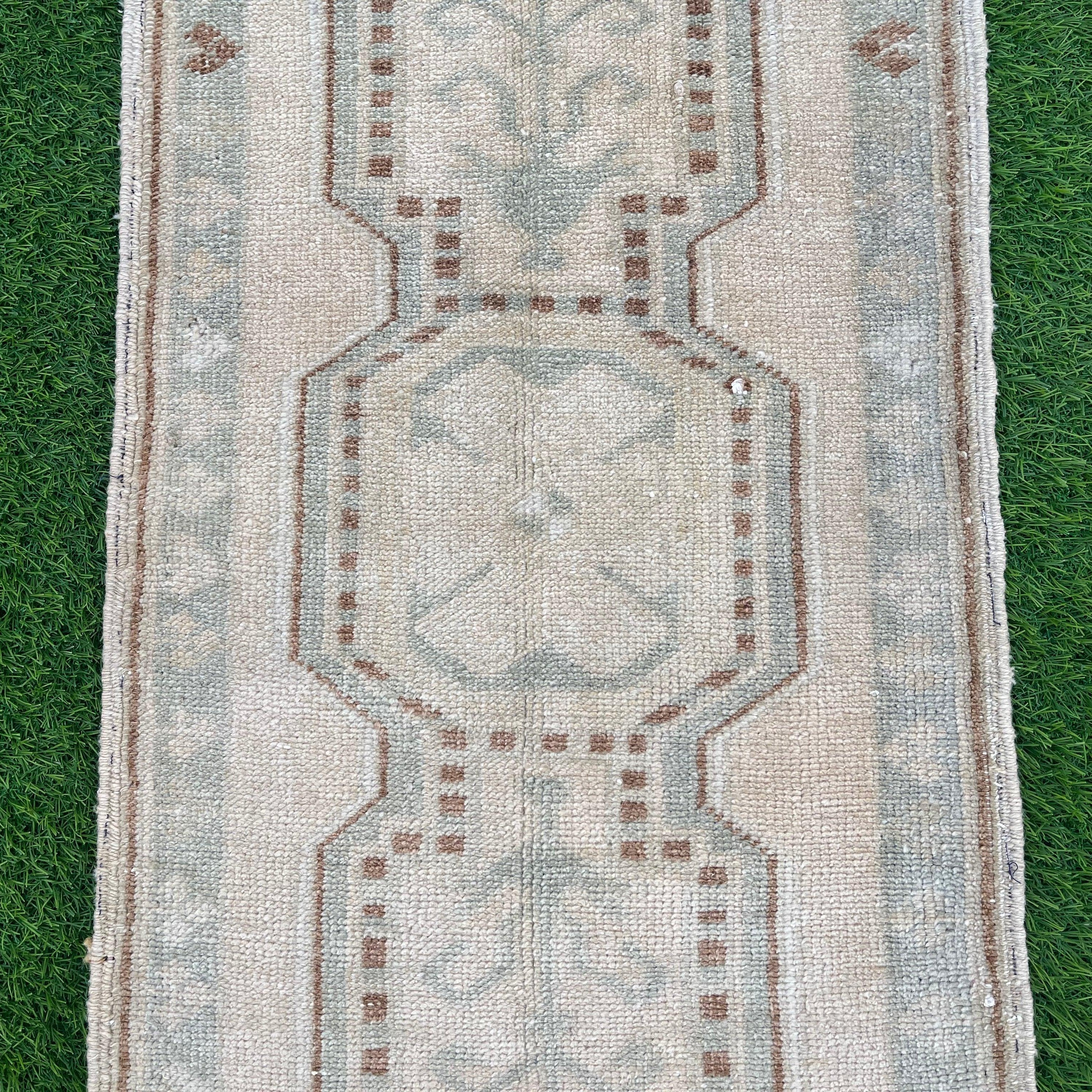 Darcey 1'5'' x 3'2''