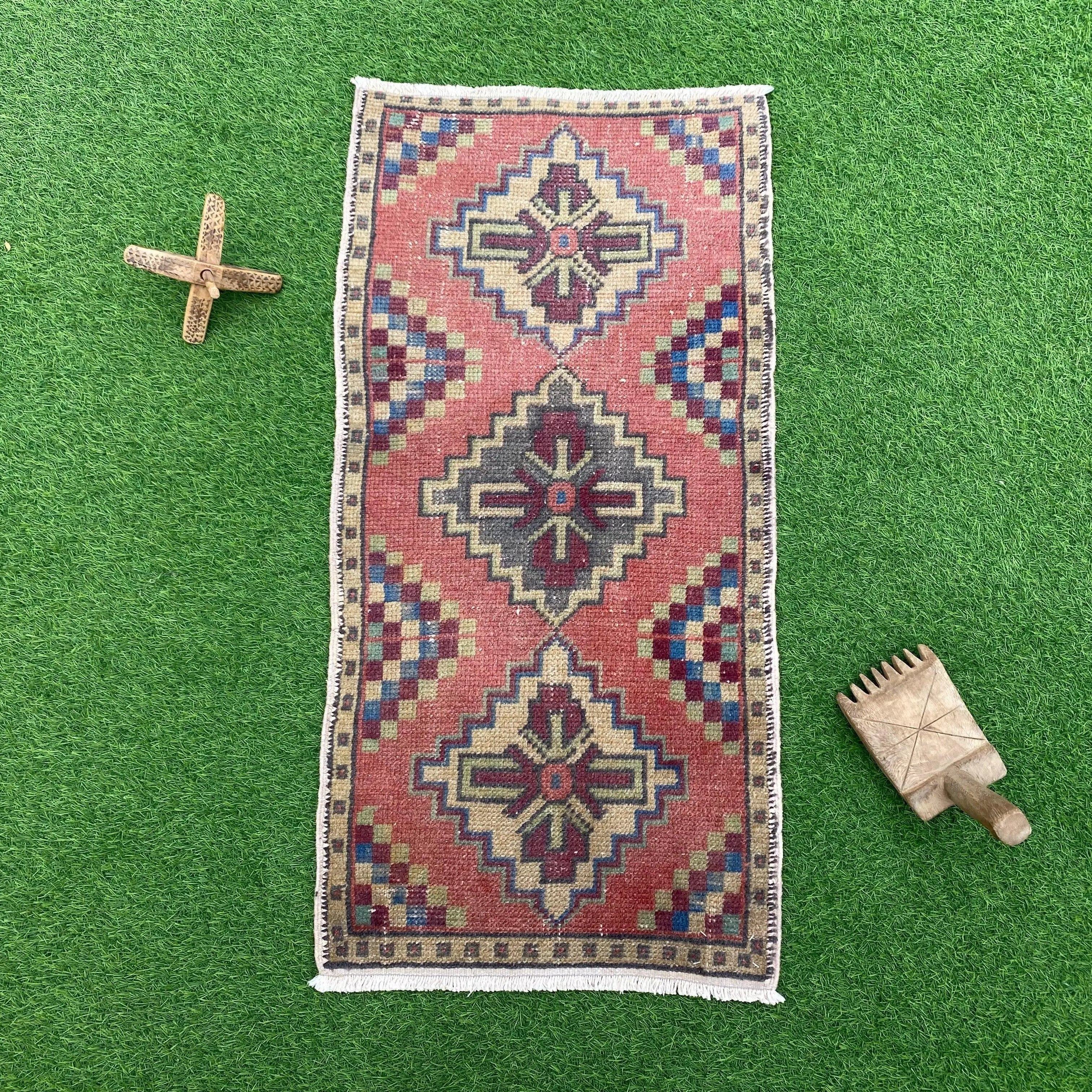 Darcie 1'8'' x 3'4''