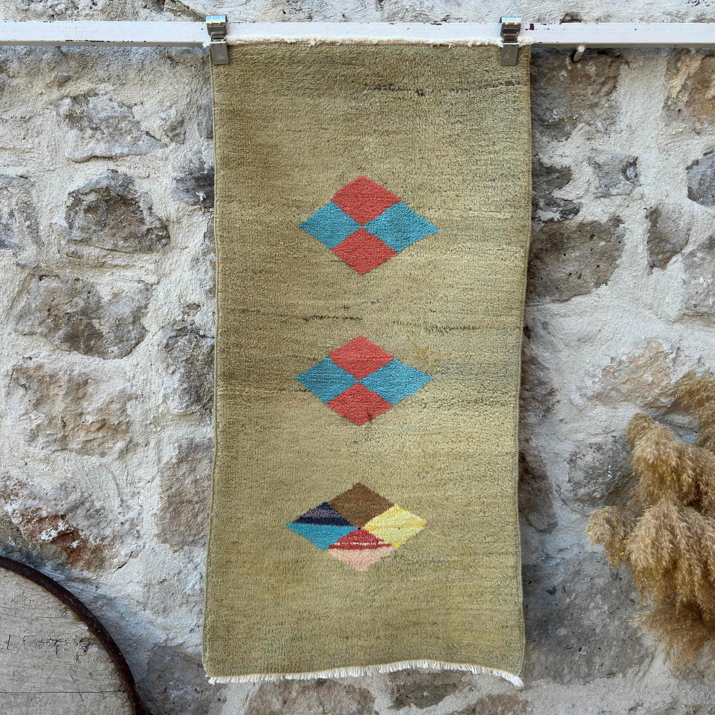 Deanna 2'2'' x 4'4''