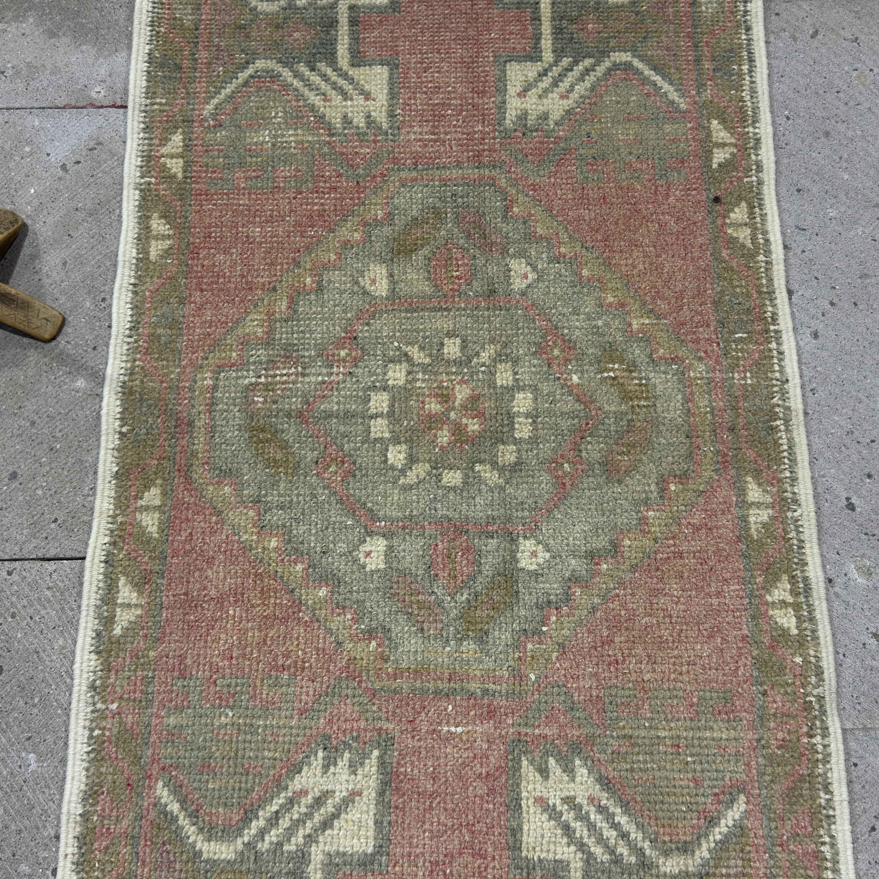 Diann 1’6” x 3’1”