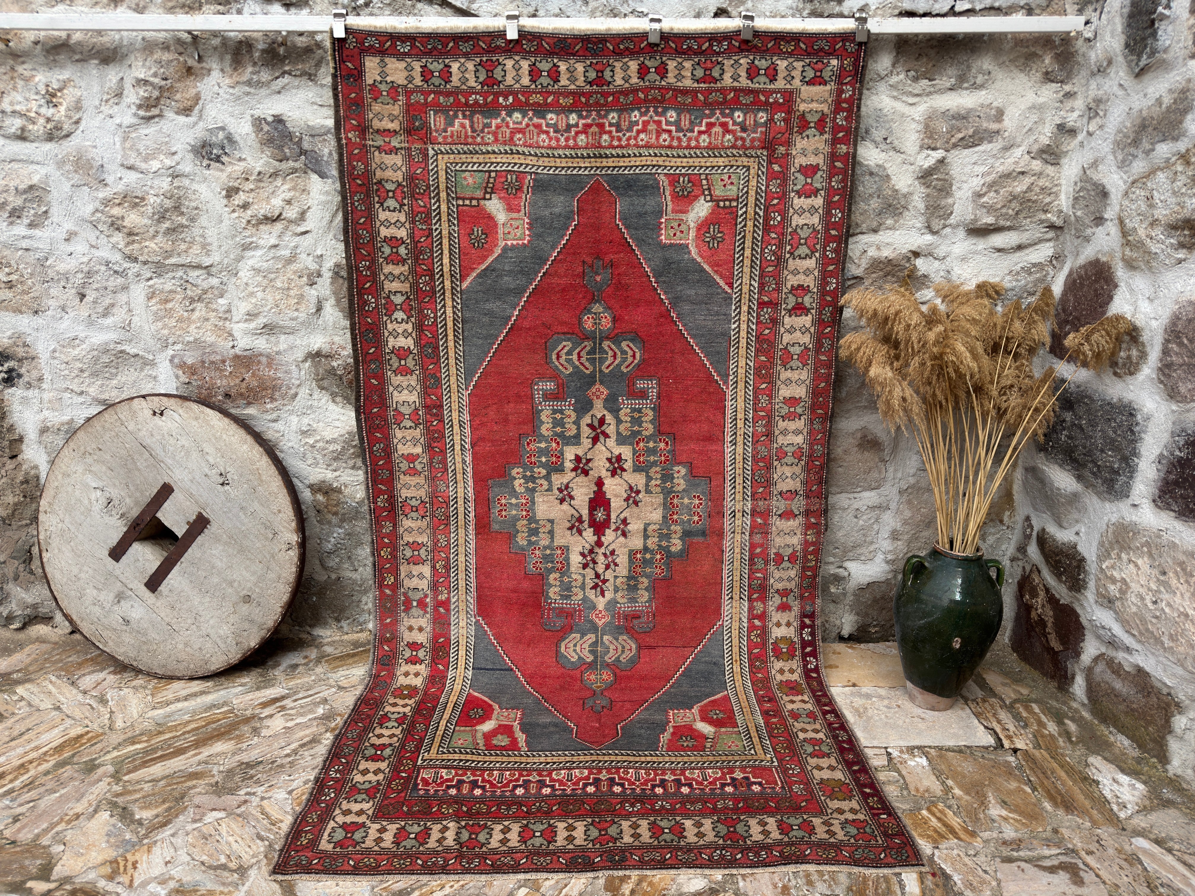 Buy Red Vintage Rugs - Bold, Timeless Elegance – Kirmen™