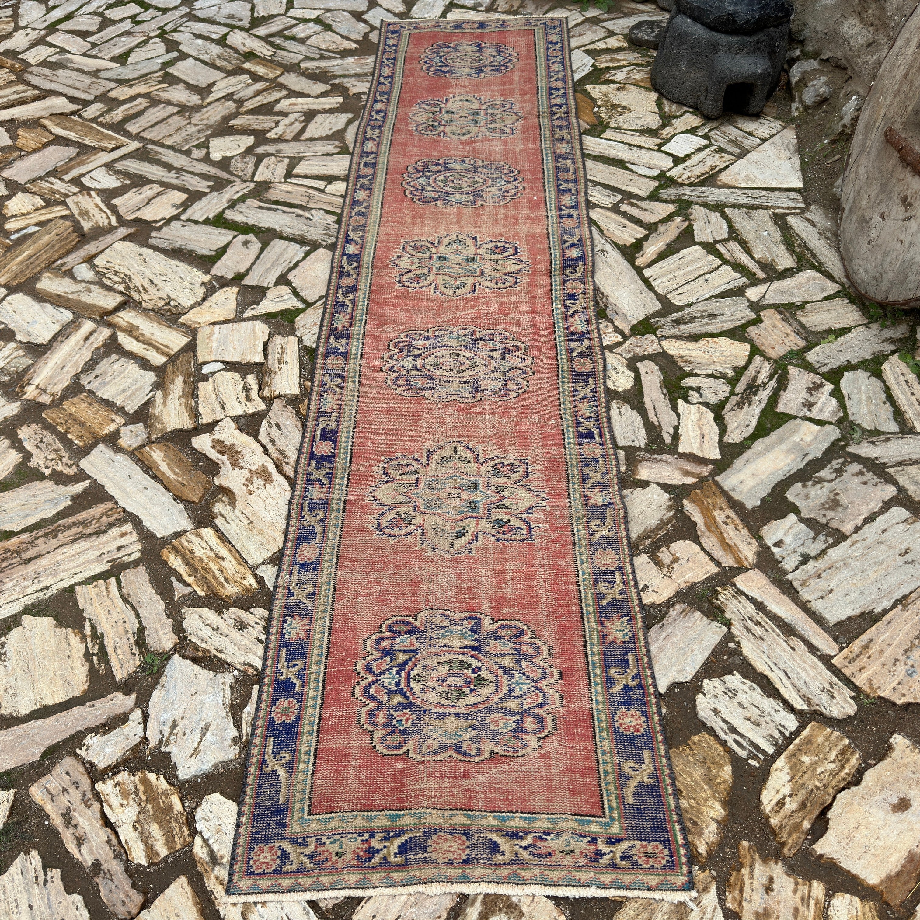 Earla 2'7'' x 11'2''
