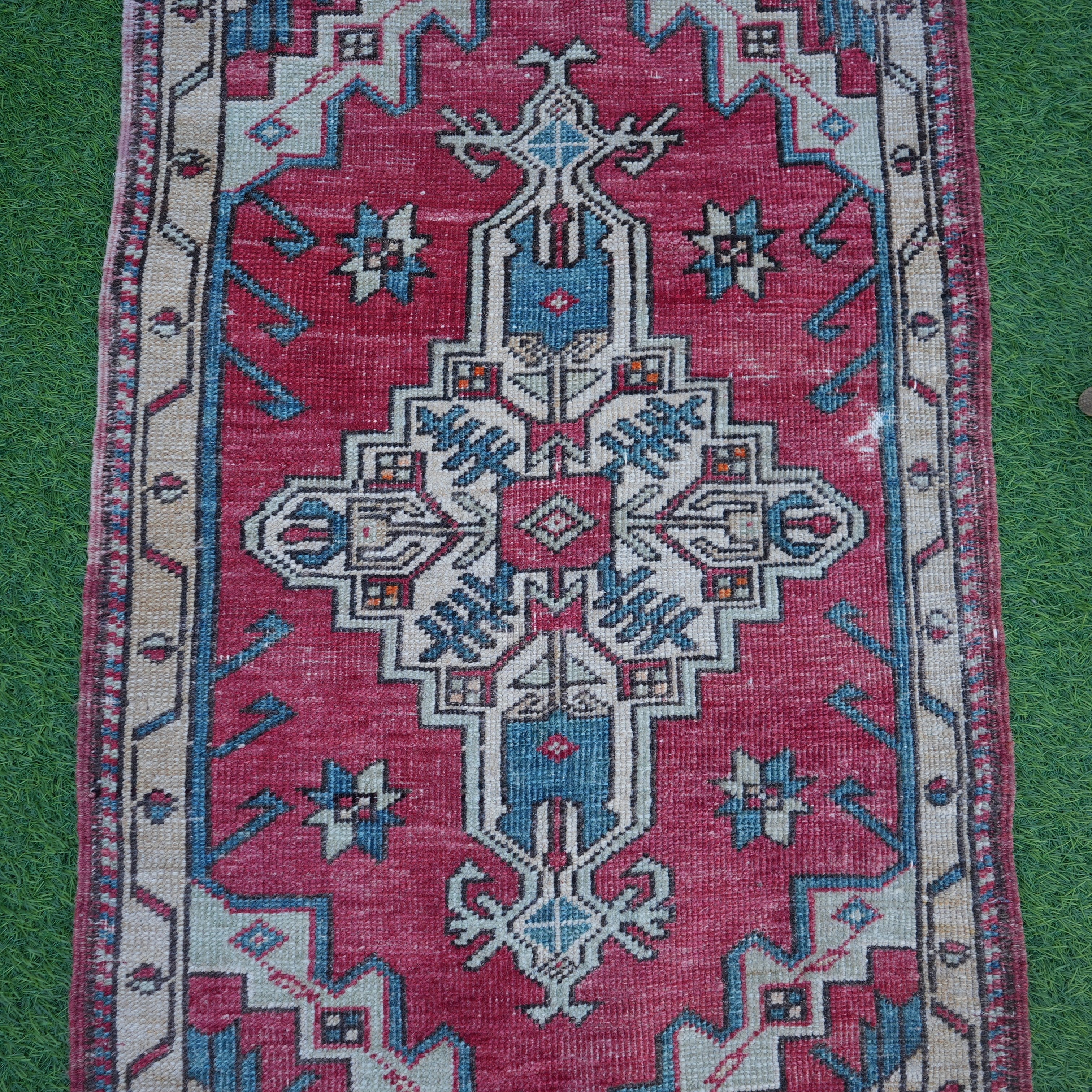 Ediva - Authentic Vintage Rug
