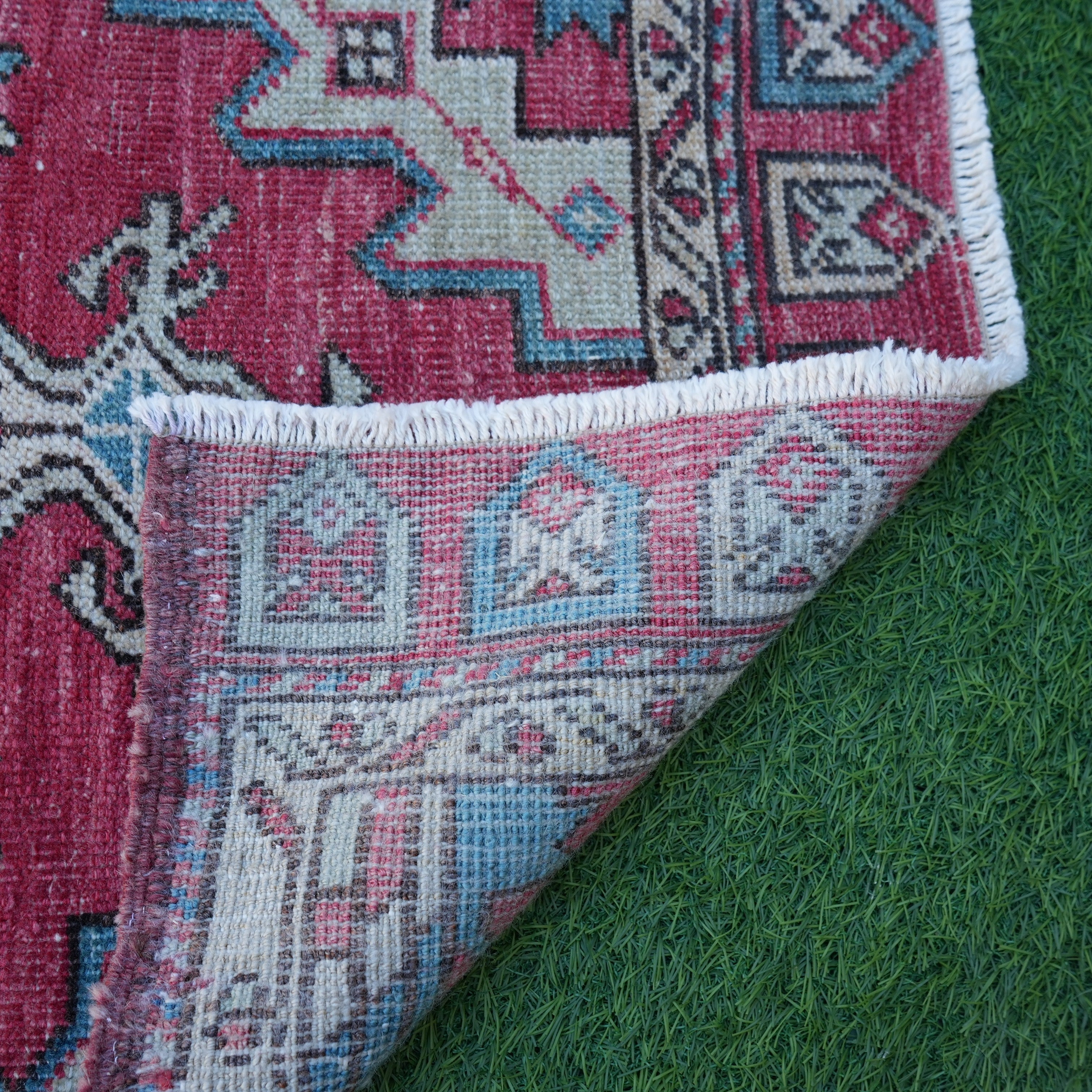 Ediva - Authentic Vintage Rug