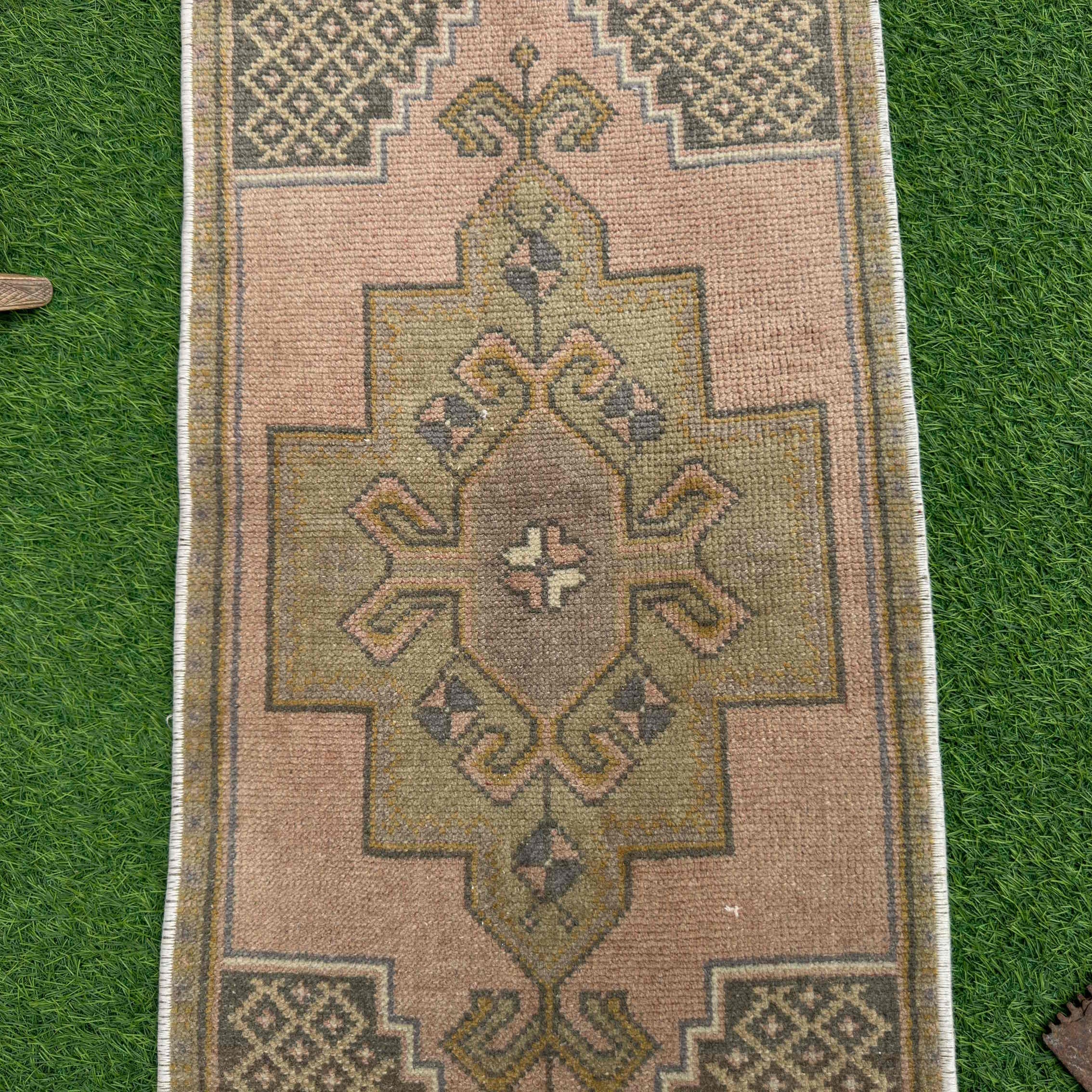 Eldred 1'5'' x 3'1''