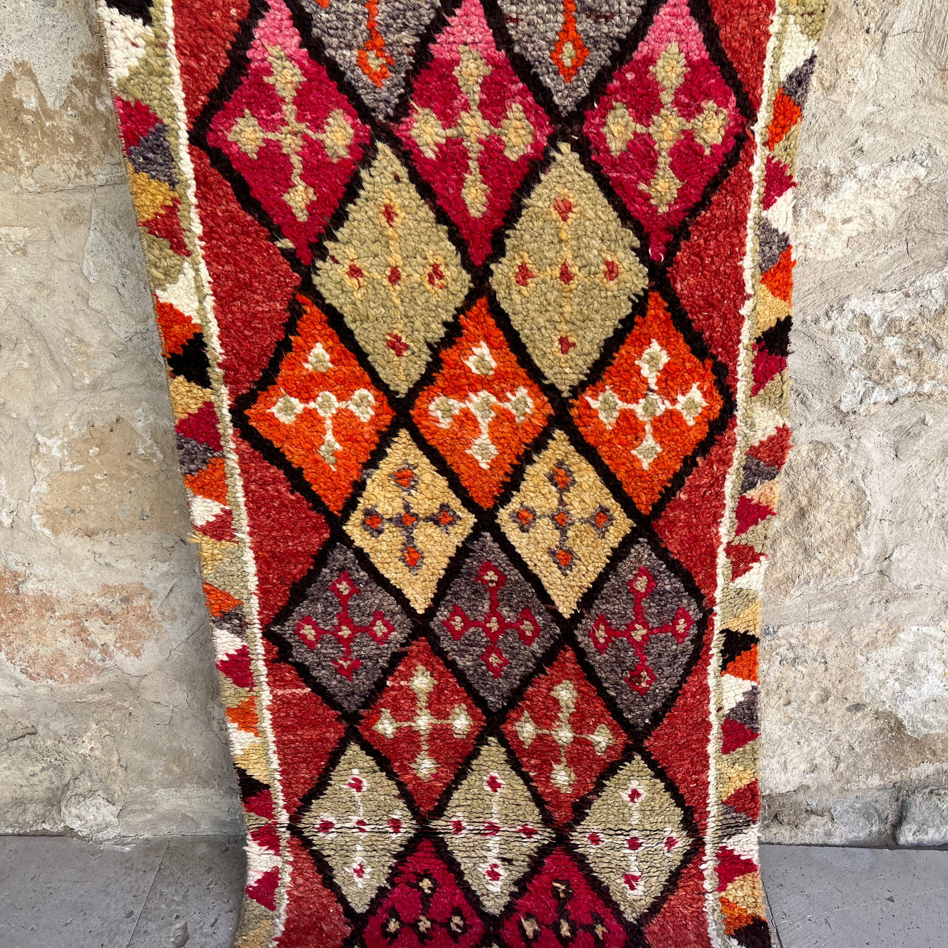 Etta 2'6'' x 12'8''