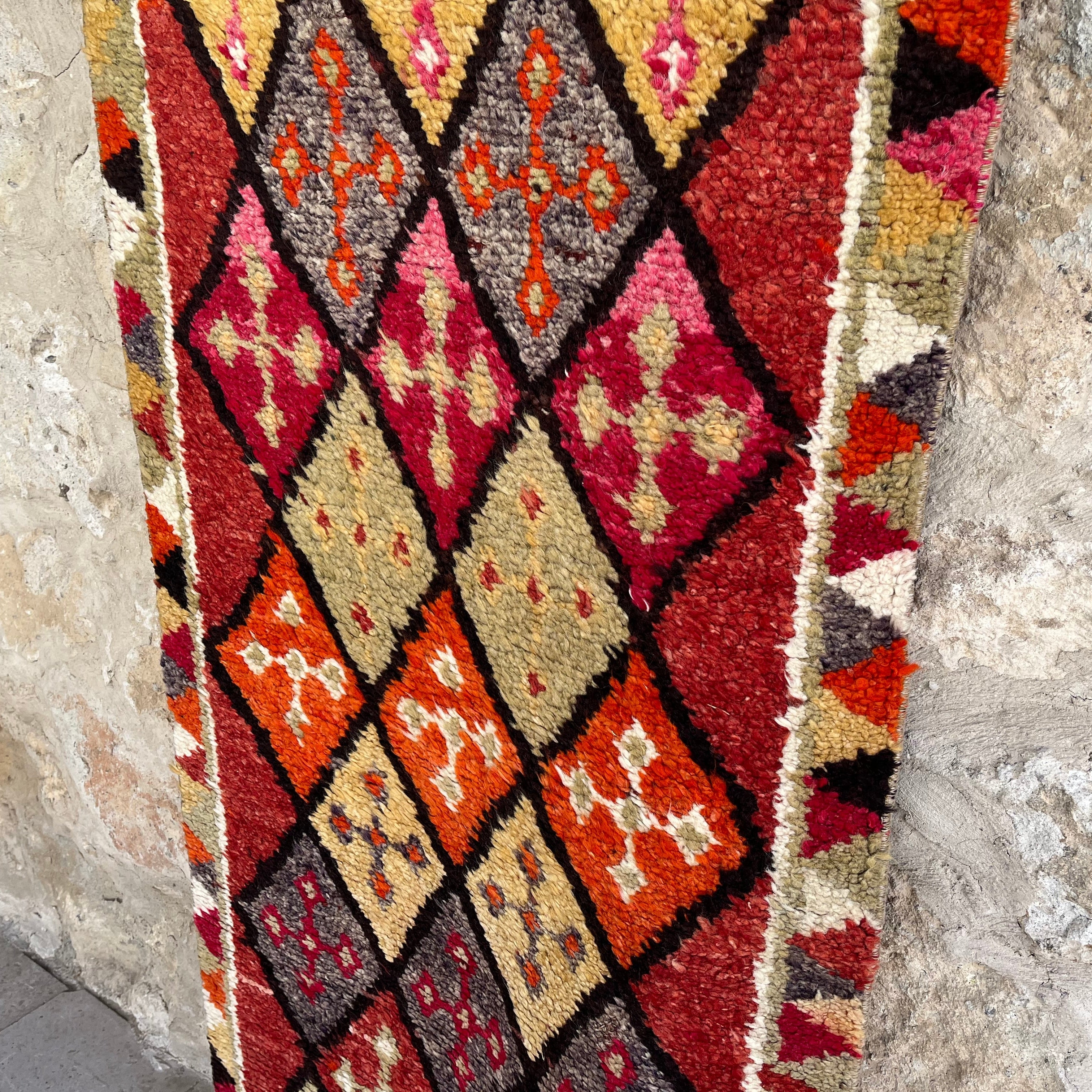 Etta 2'6'' x 12'8''