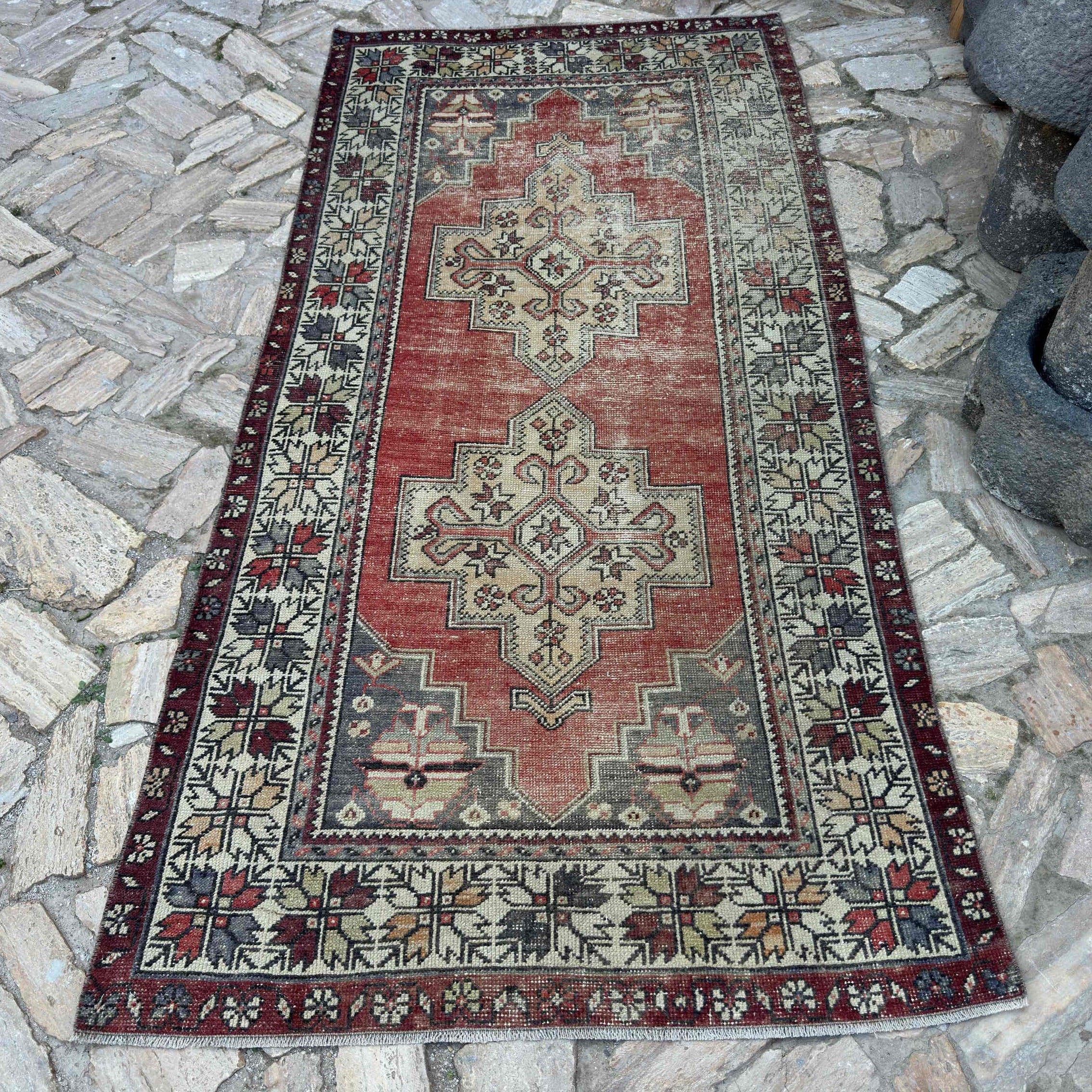 Faith 4'1'' x 8'2''