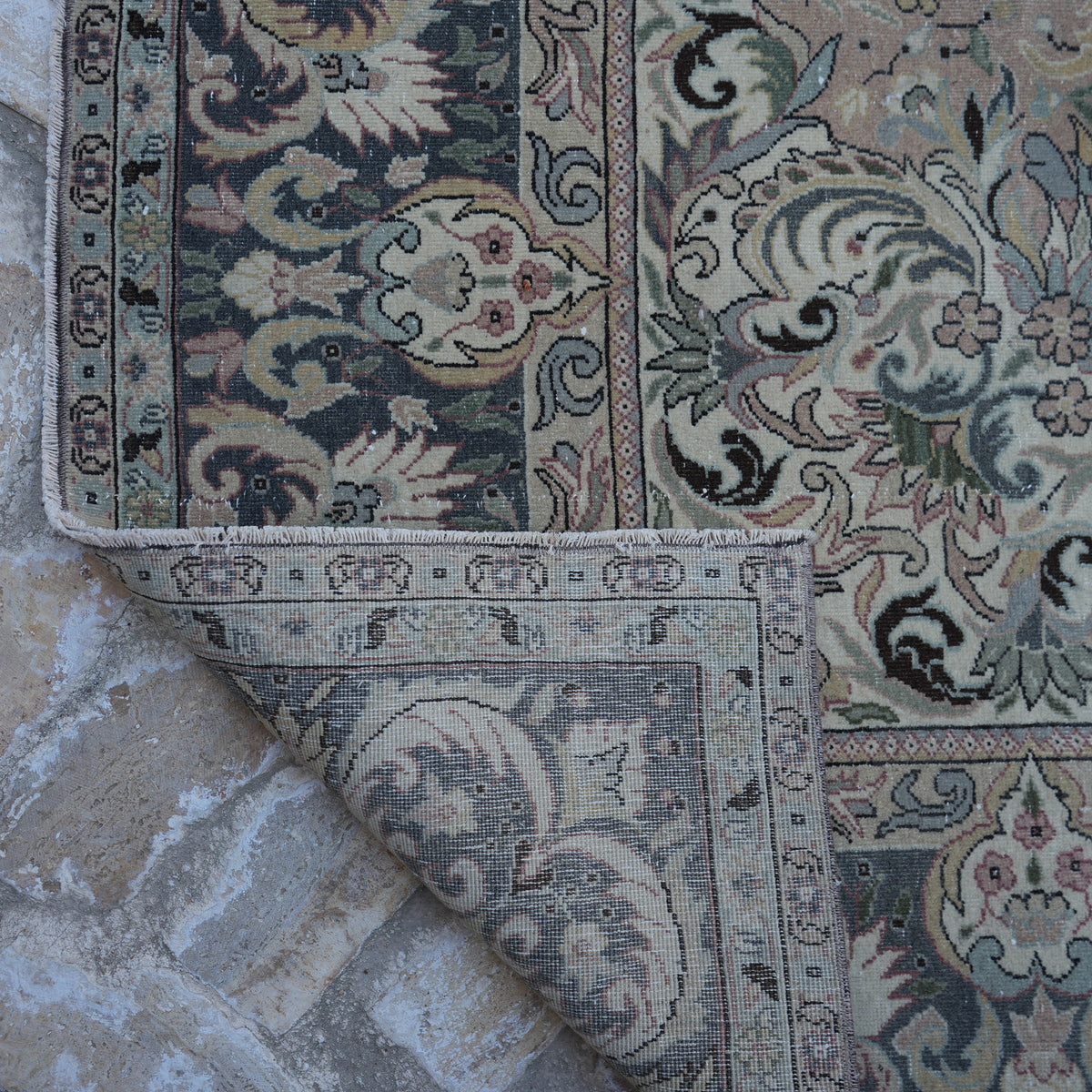 Additional view of the pink hand-knotted persian rug, hand-knotted in wool and cotton.