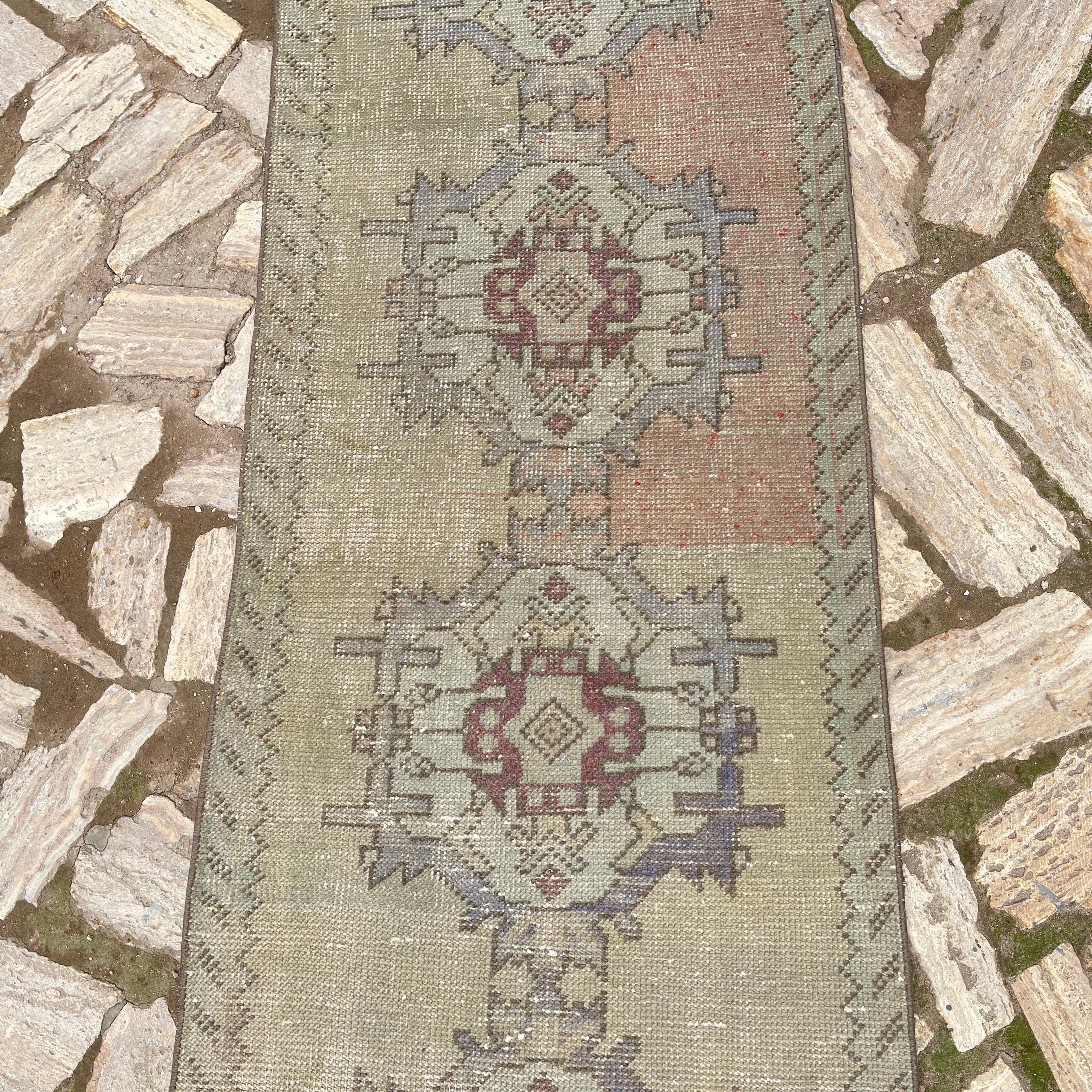 Harding 2'2'' x 9'3''