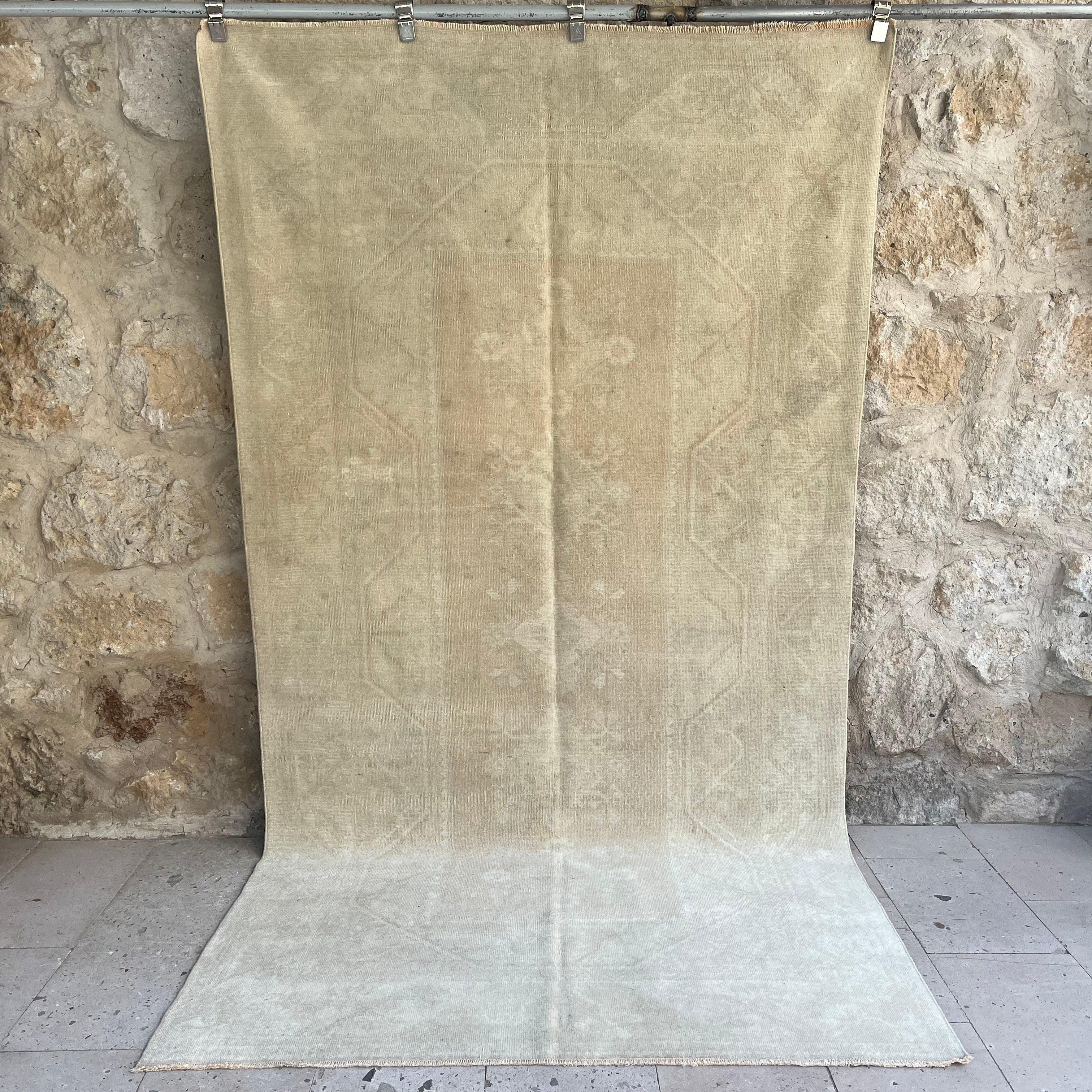 Hollis 4'10'' x 9'3''