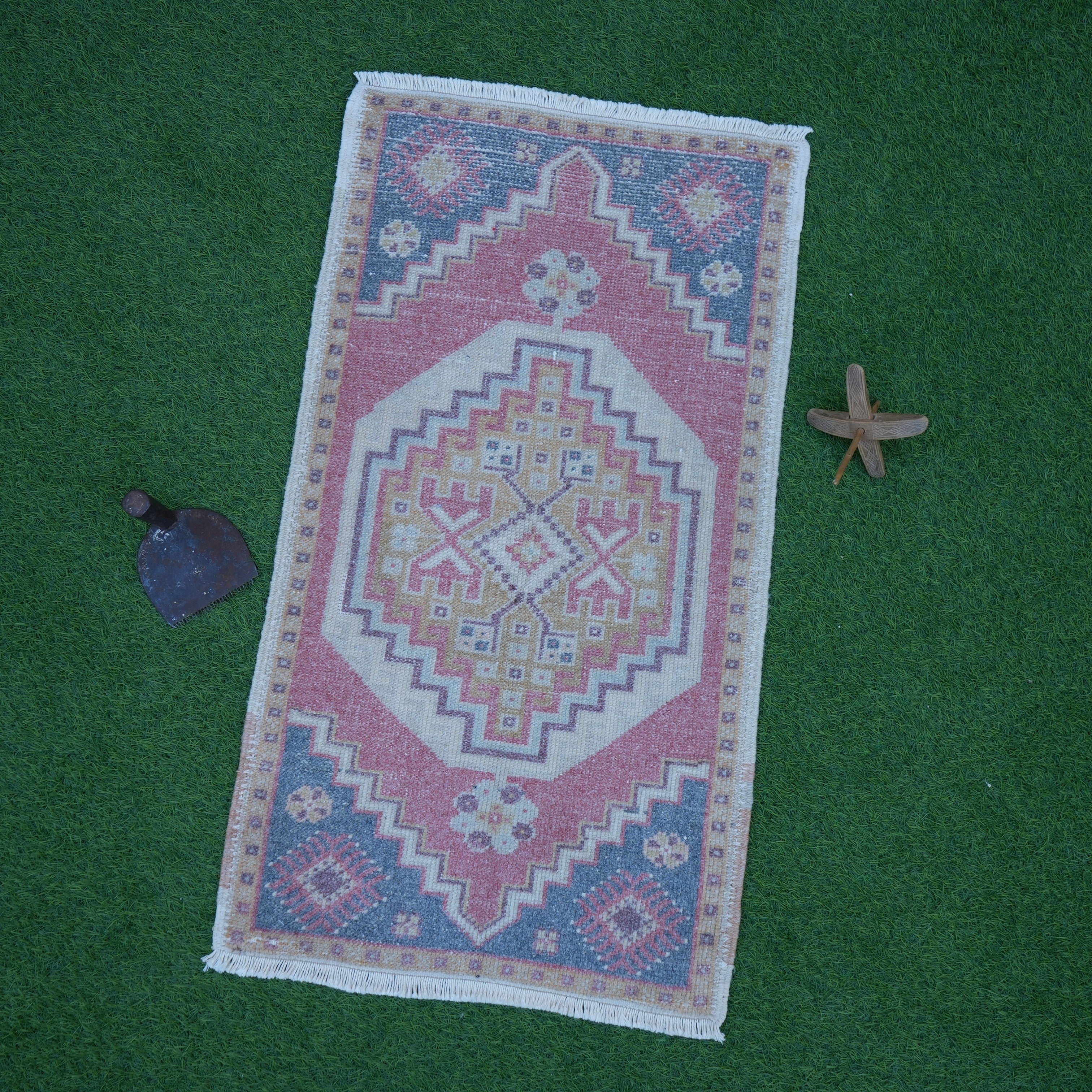 Huda - Mini Vintage Rug