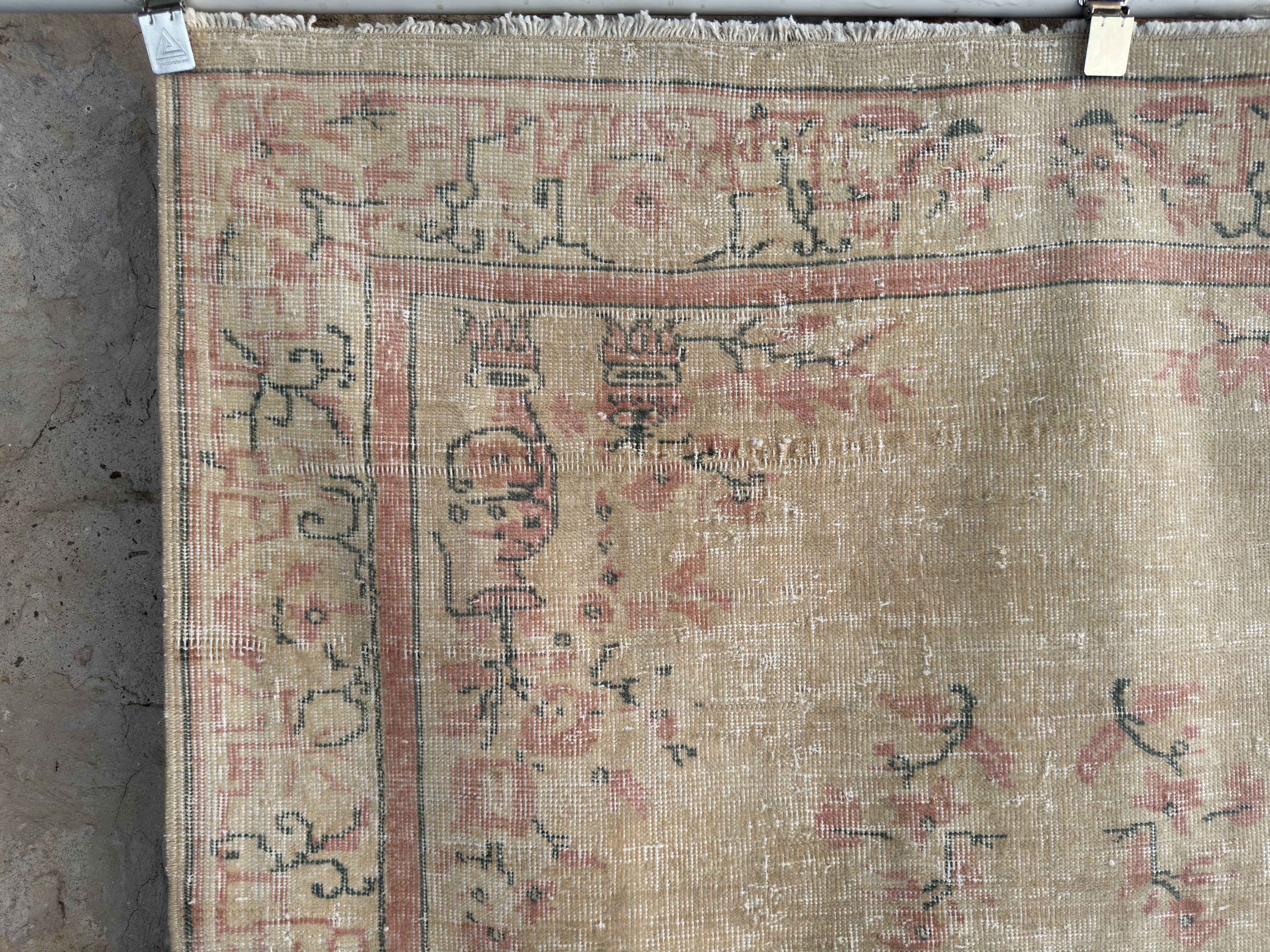 Hugo 4'5'' x 7'4''