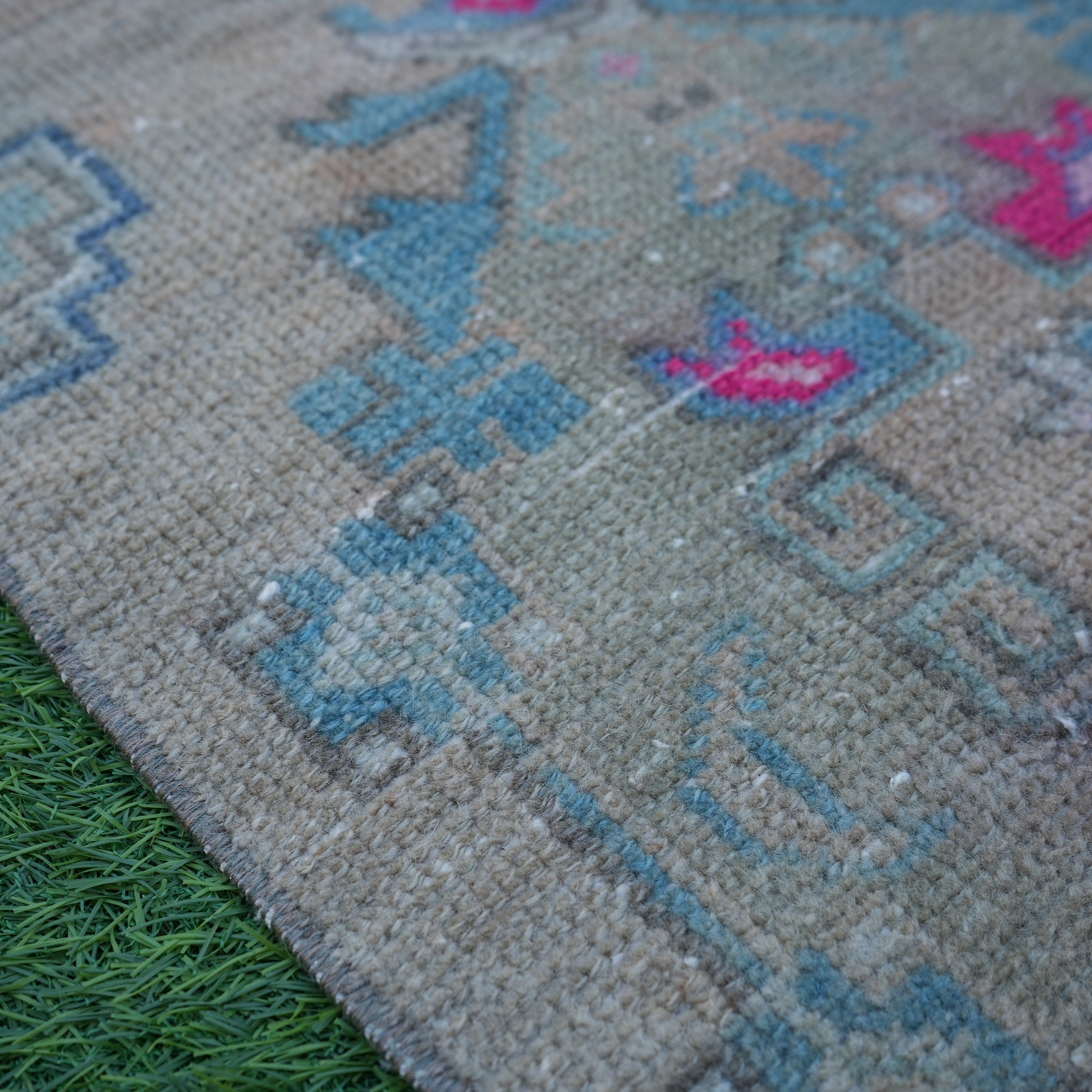 Ina - Mini Vintage Rug