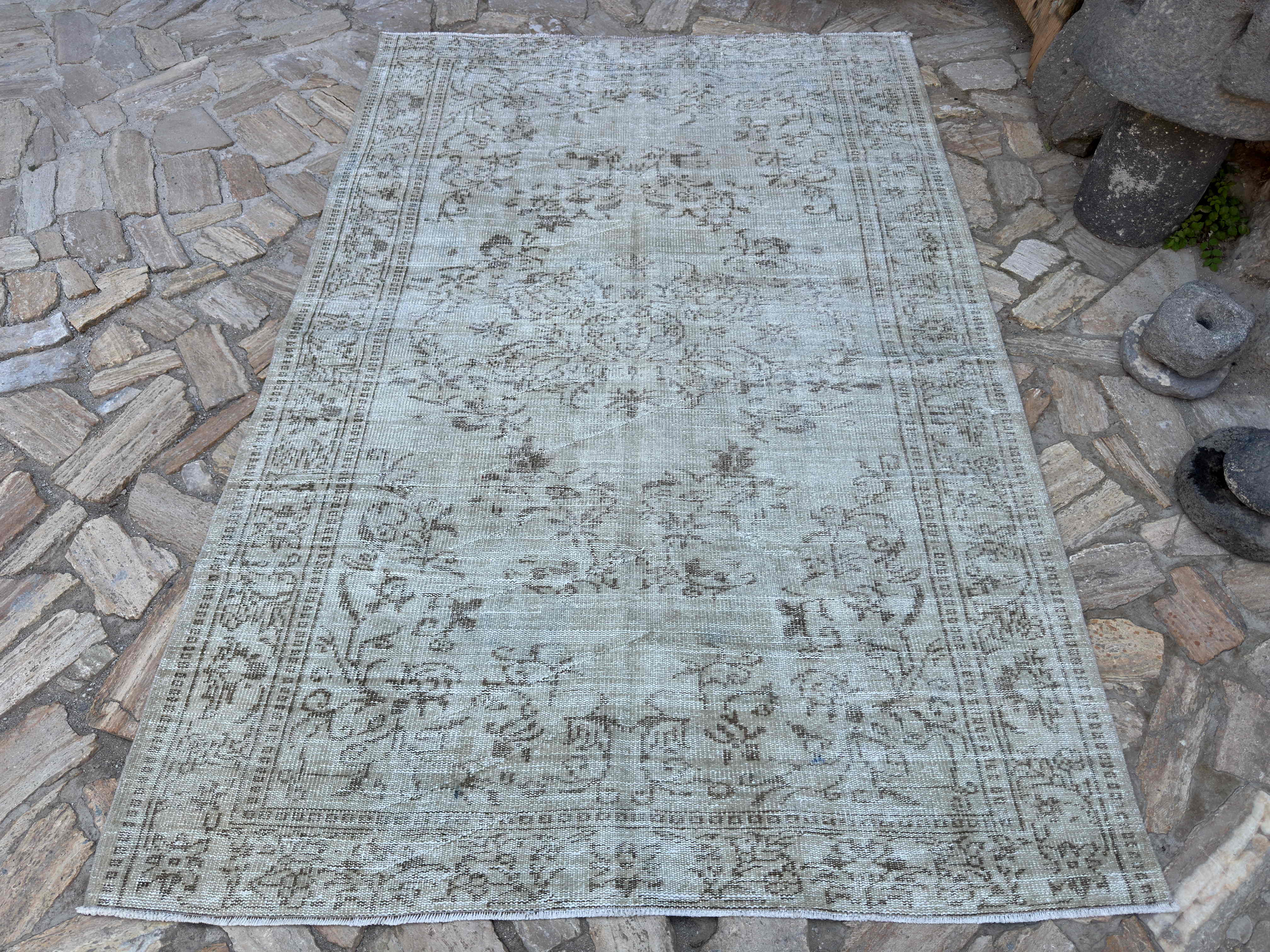5' x 8' Vintage Turkish Rug, Beige - Jakari – Kirmen™