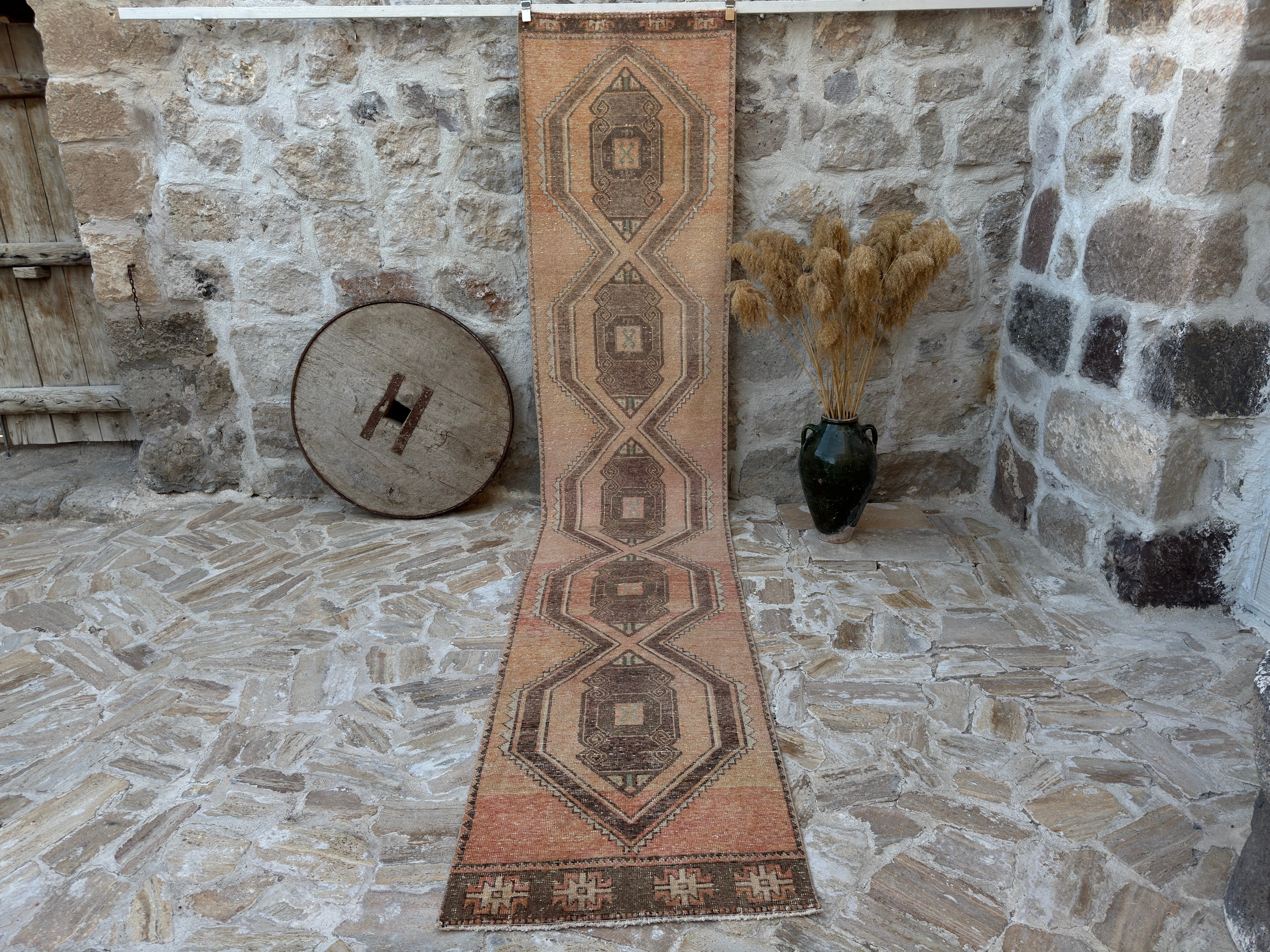 Jewel 2'10" x 13'10"