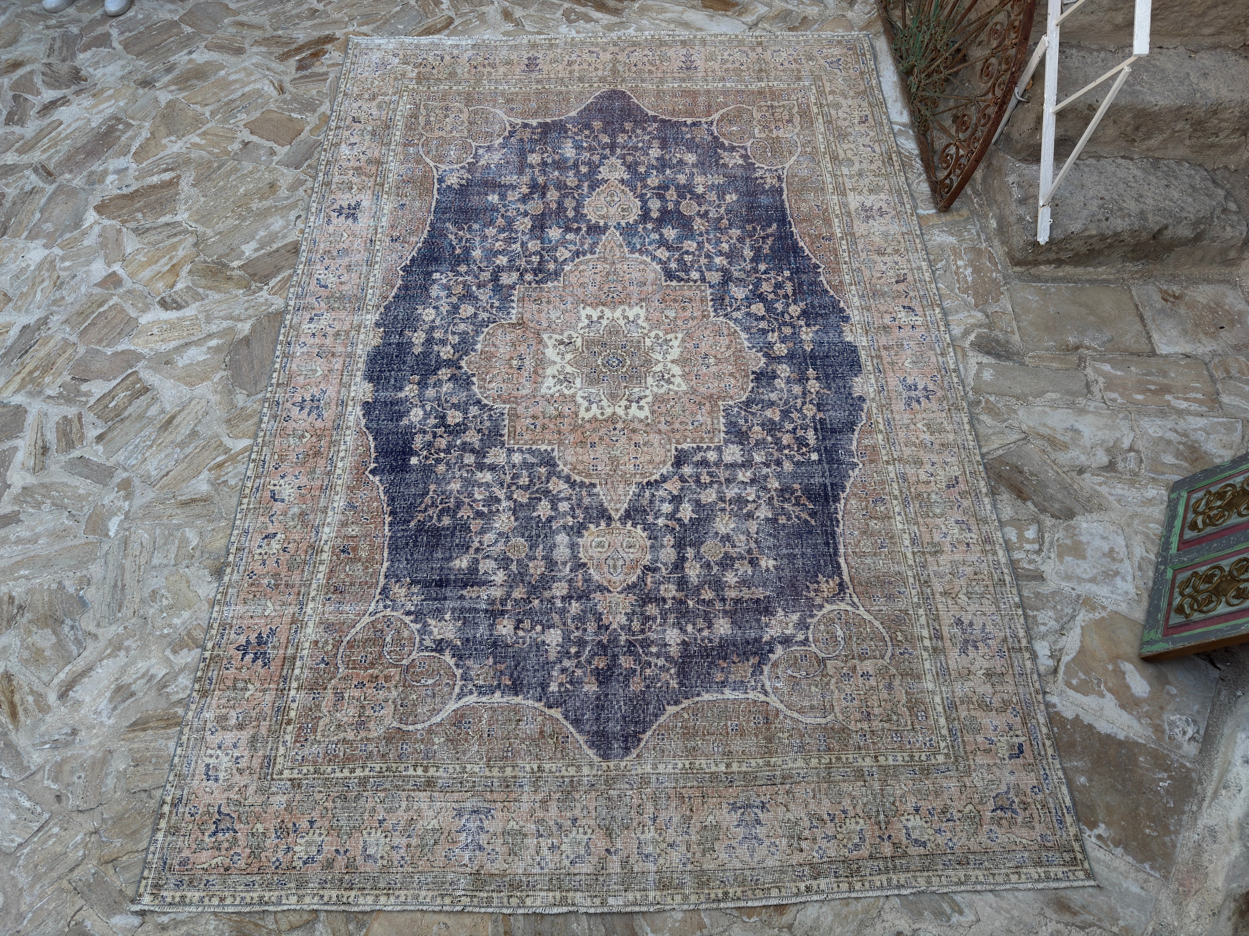 Joanie 7’9” x 11’7”