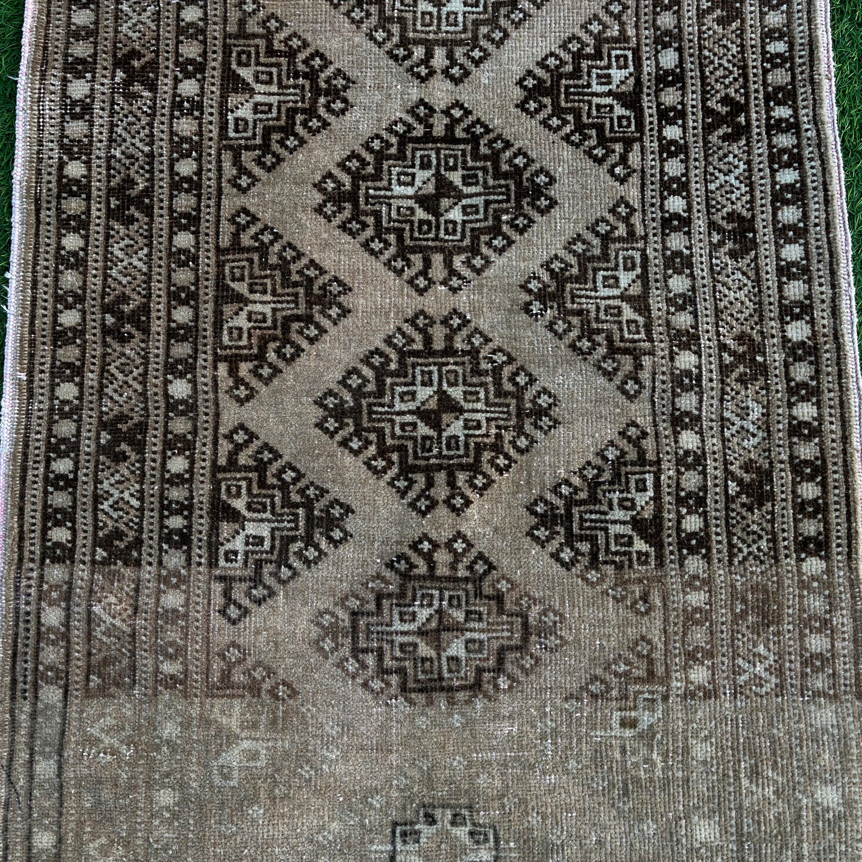 Joseph 2' x 3'8''