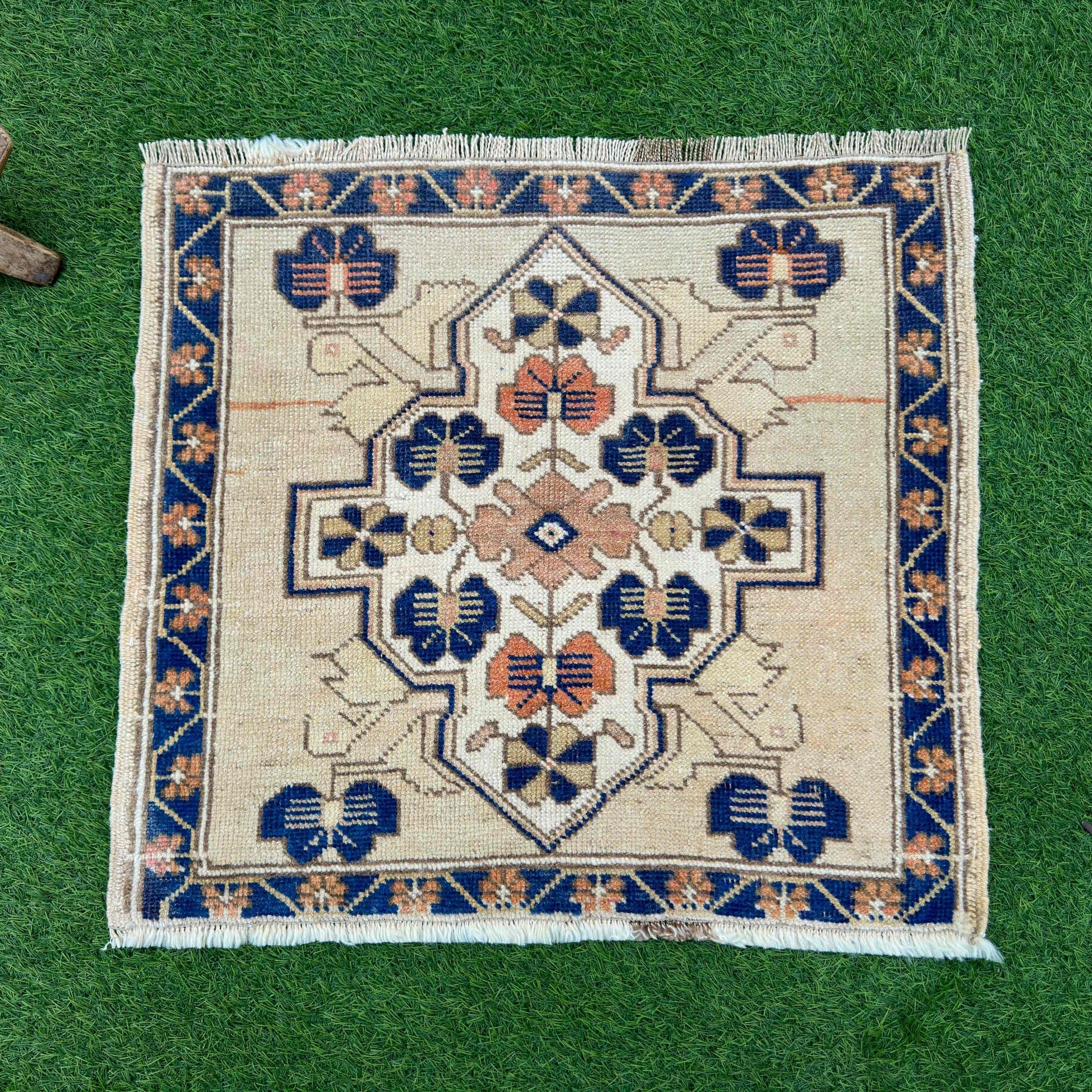 Kaelan 2' x 2'1''