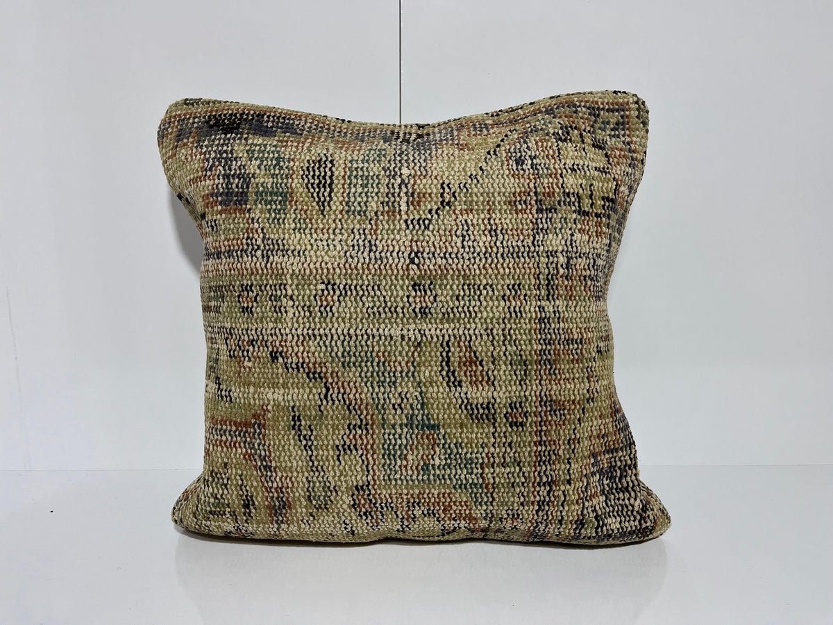 Beige kilim pillow with geometric design, handmade in Turkey – EE00302.