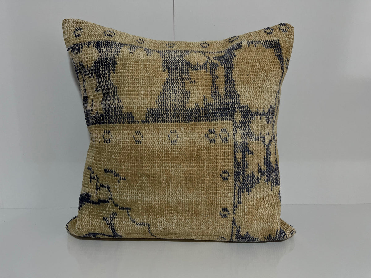 Beige kilim pillow with geometric design, handmade in Turkey – EE00337.