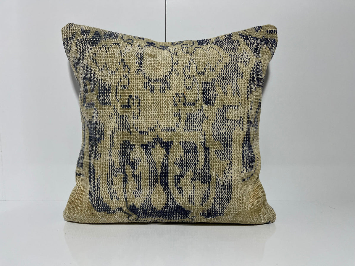 Beige kilim pillow with geometric design, handmade in Turkey – EE00348.