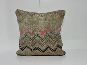 EE00122 - Kilim Pillow