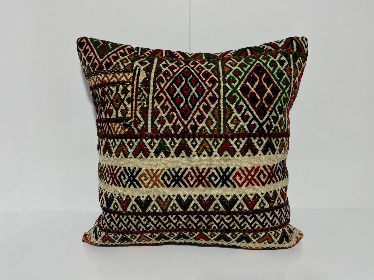Red kilim pillow with geometric design, handmade in Turkey – EE00119.