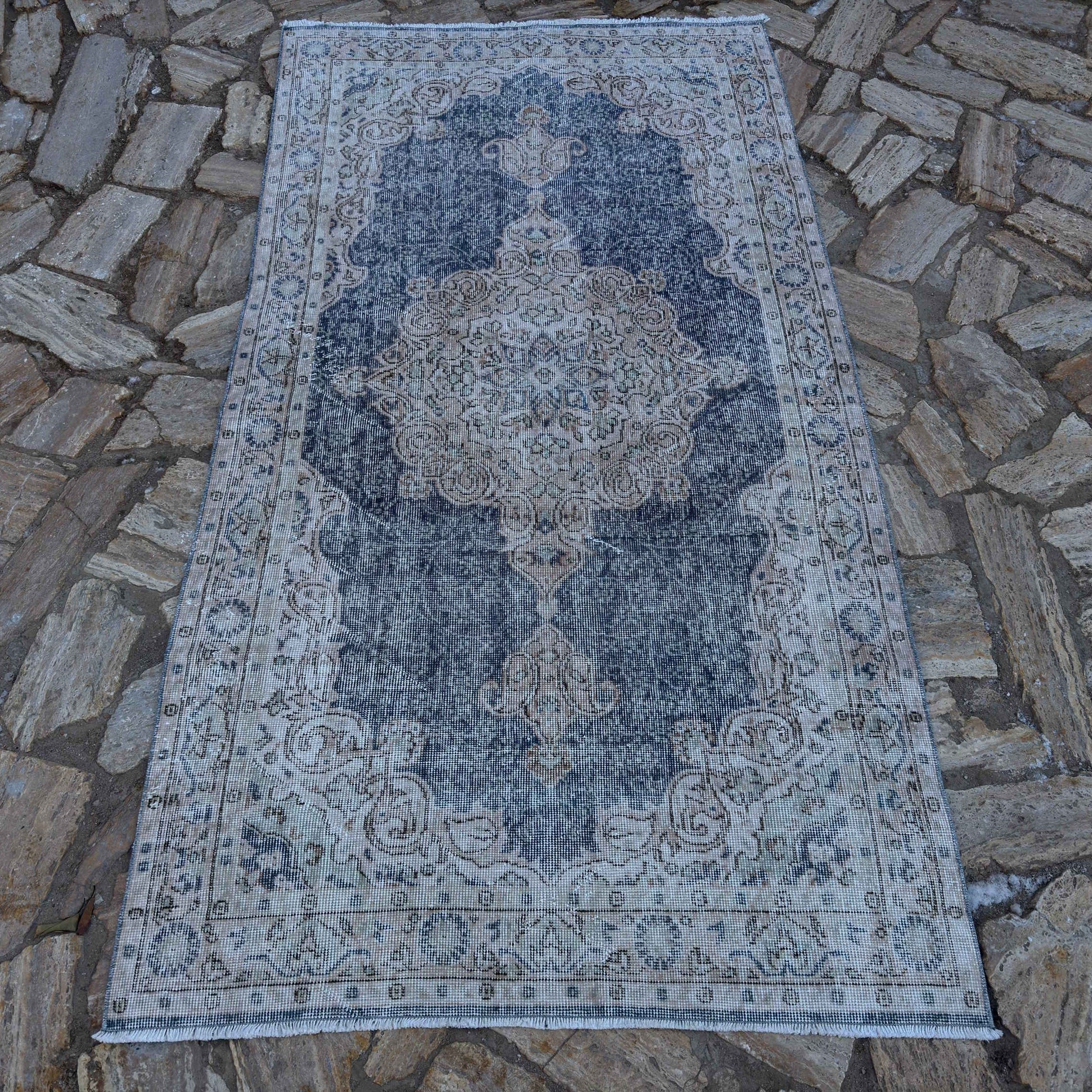 Kylen 4' x 7'4"
