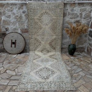 Jakob - Large Traditional Rug