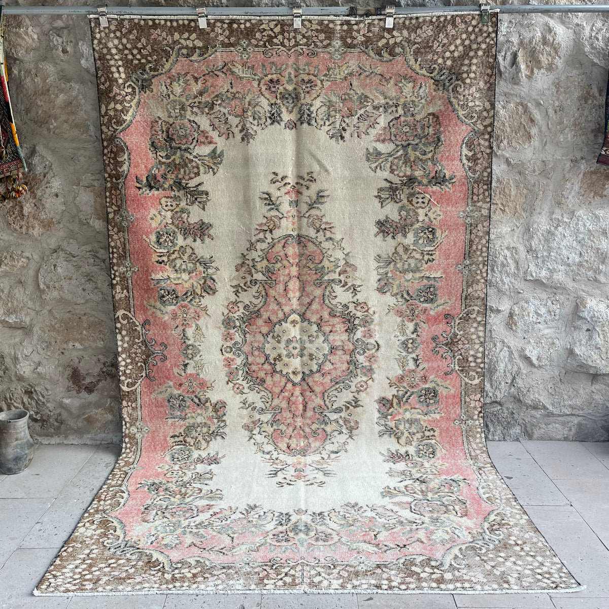 Pink 6' x 10' large vintage rug with medallion design, handmade in Turkey – Kianna.