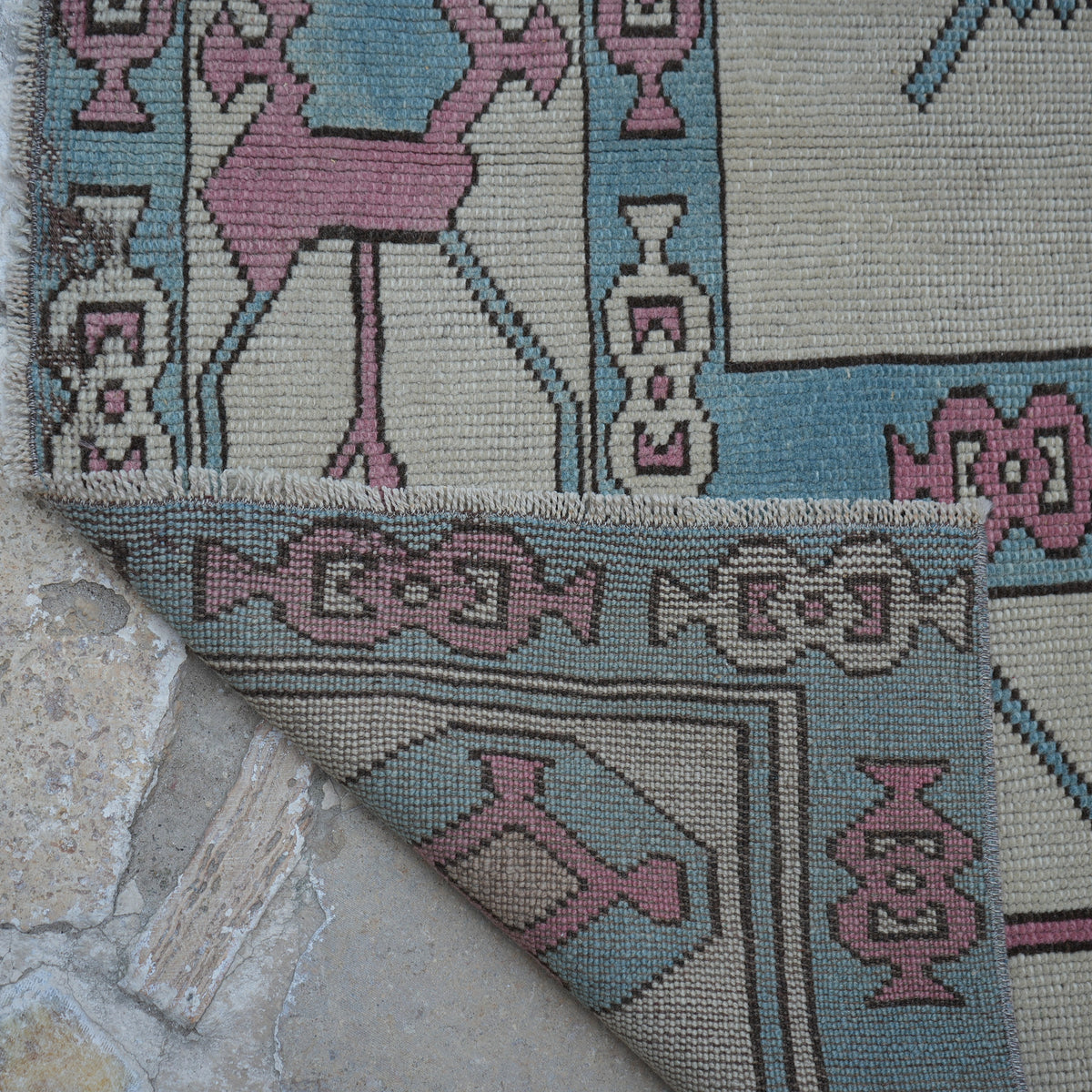 1970s pale pink Turkish large wool rug with geometric design, hand-knotted weave and low pile.