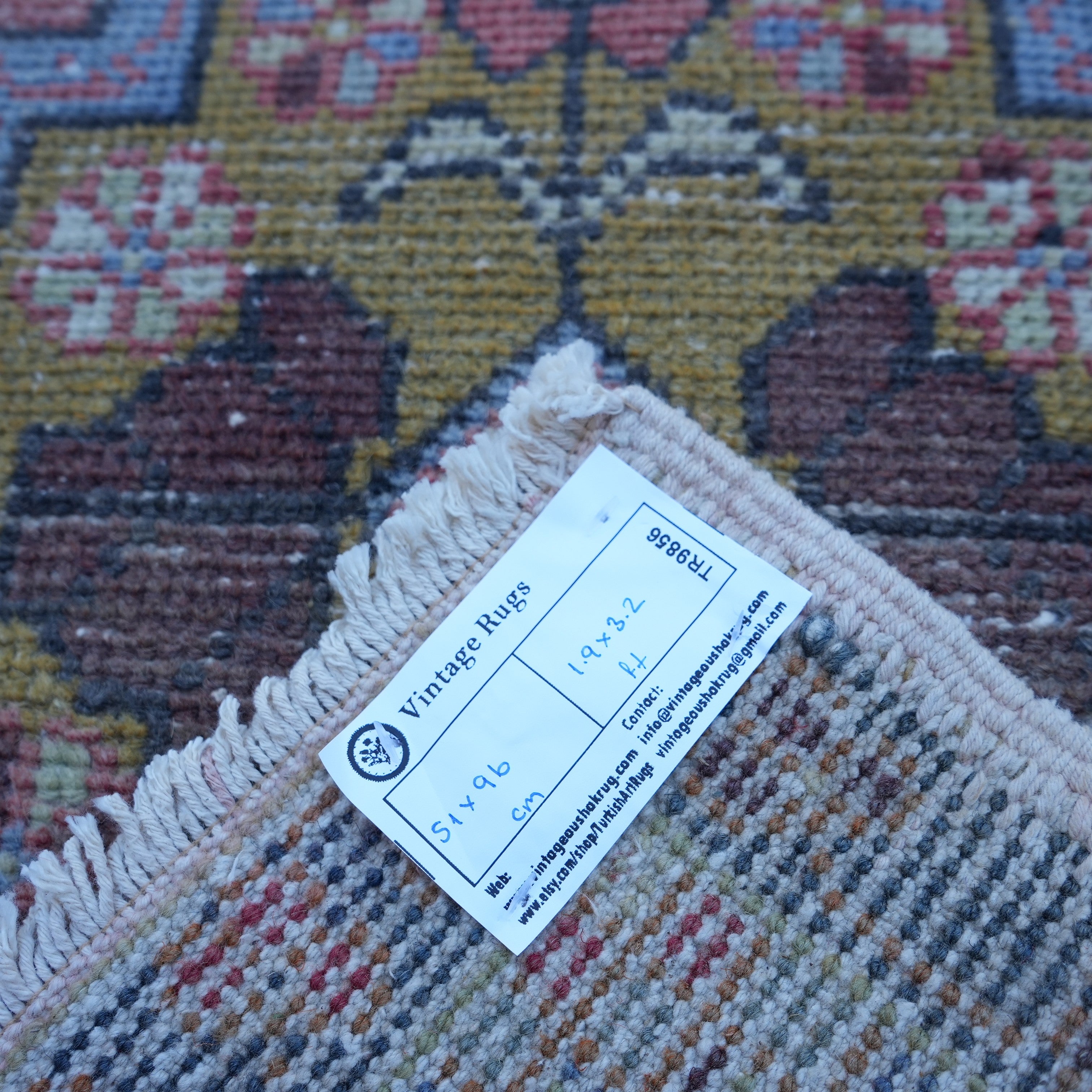 Lida - Small Handmade Rug