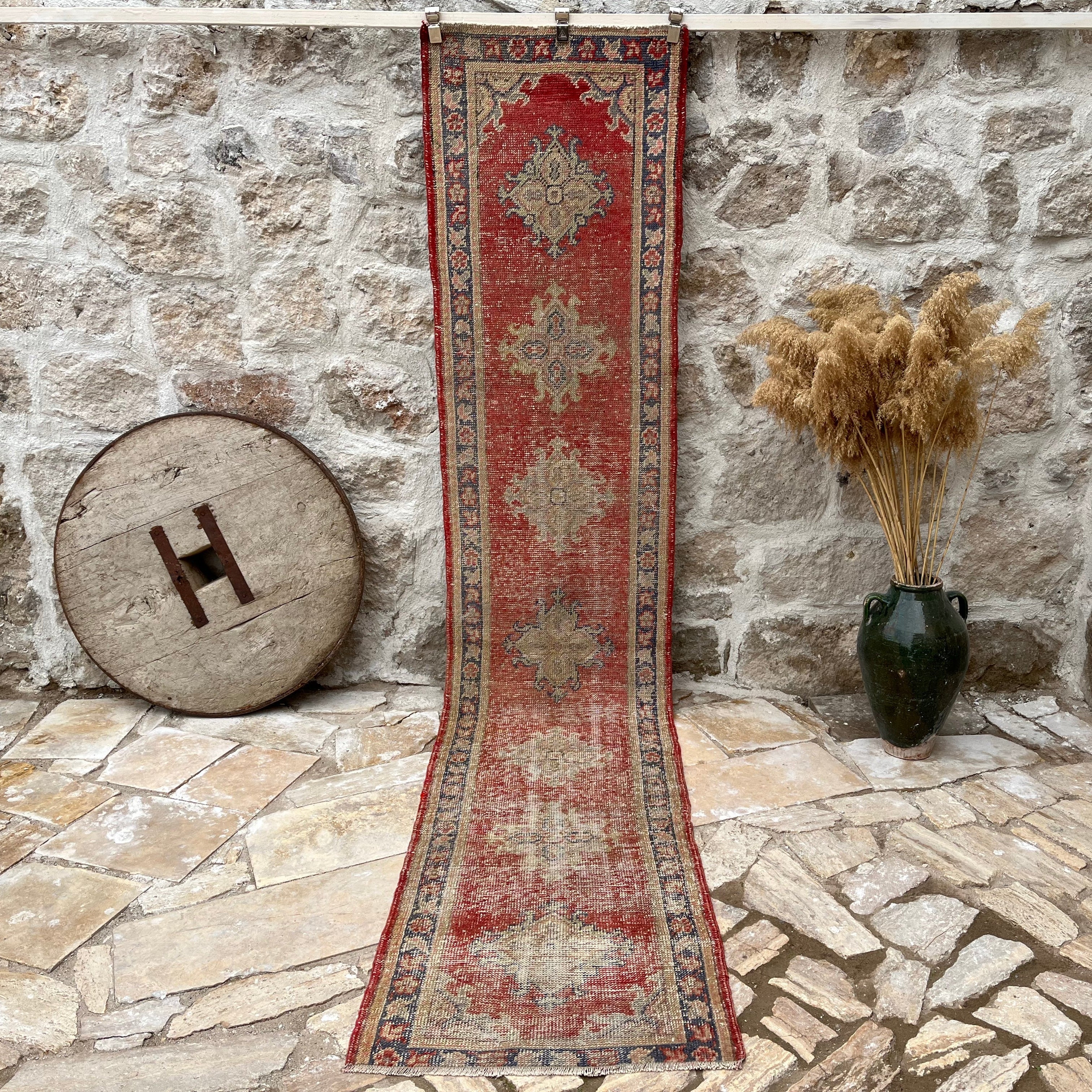 Lilian 2'5'' x 11'6''